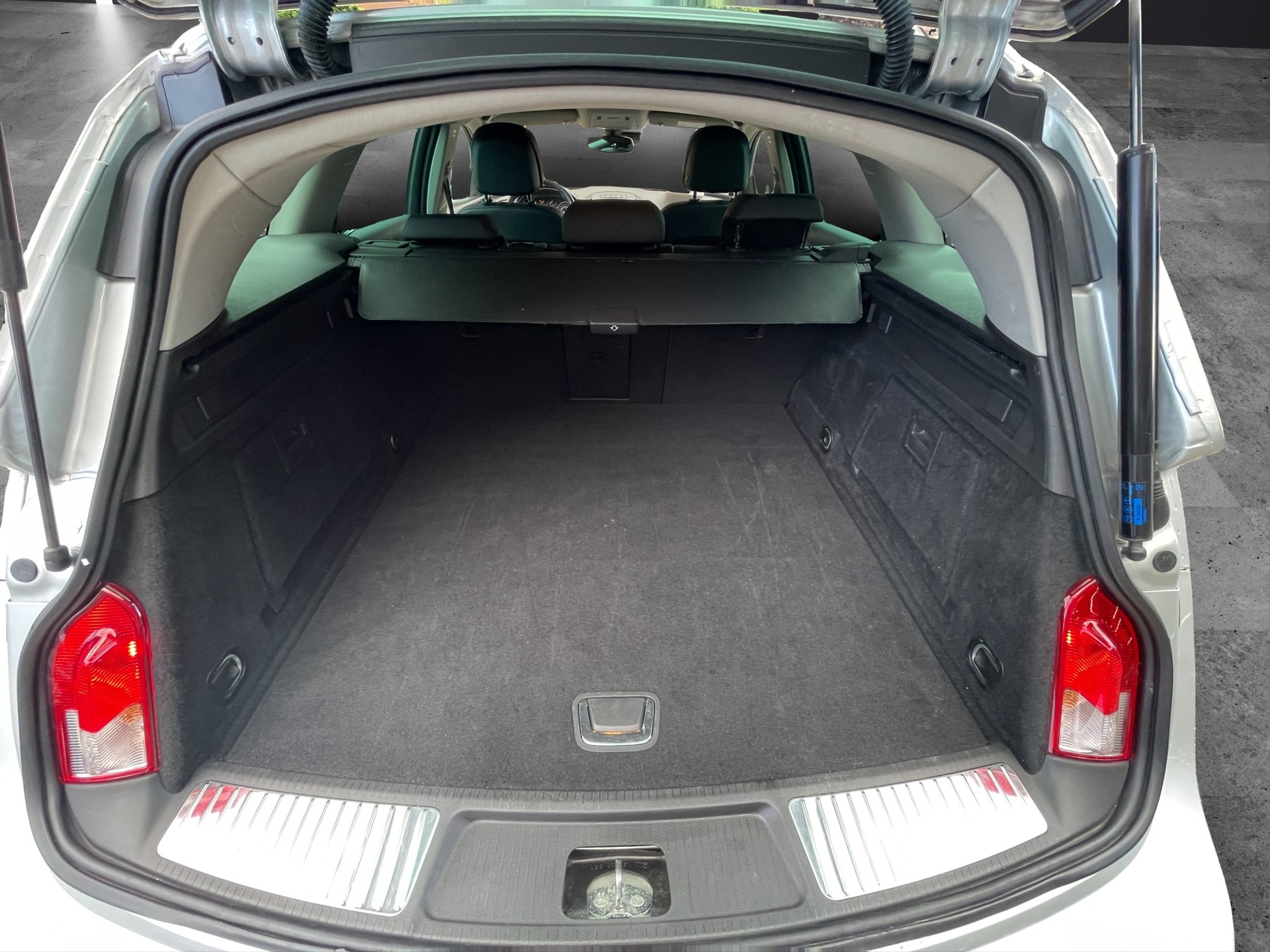 OPEL Insignia Sports Tourer 2.0 CDTI Cosmo Automatic-image-13
