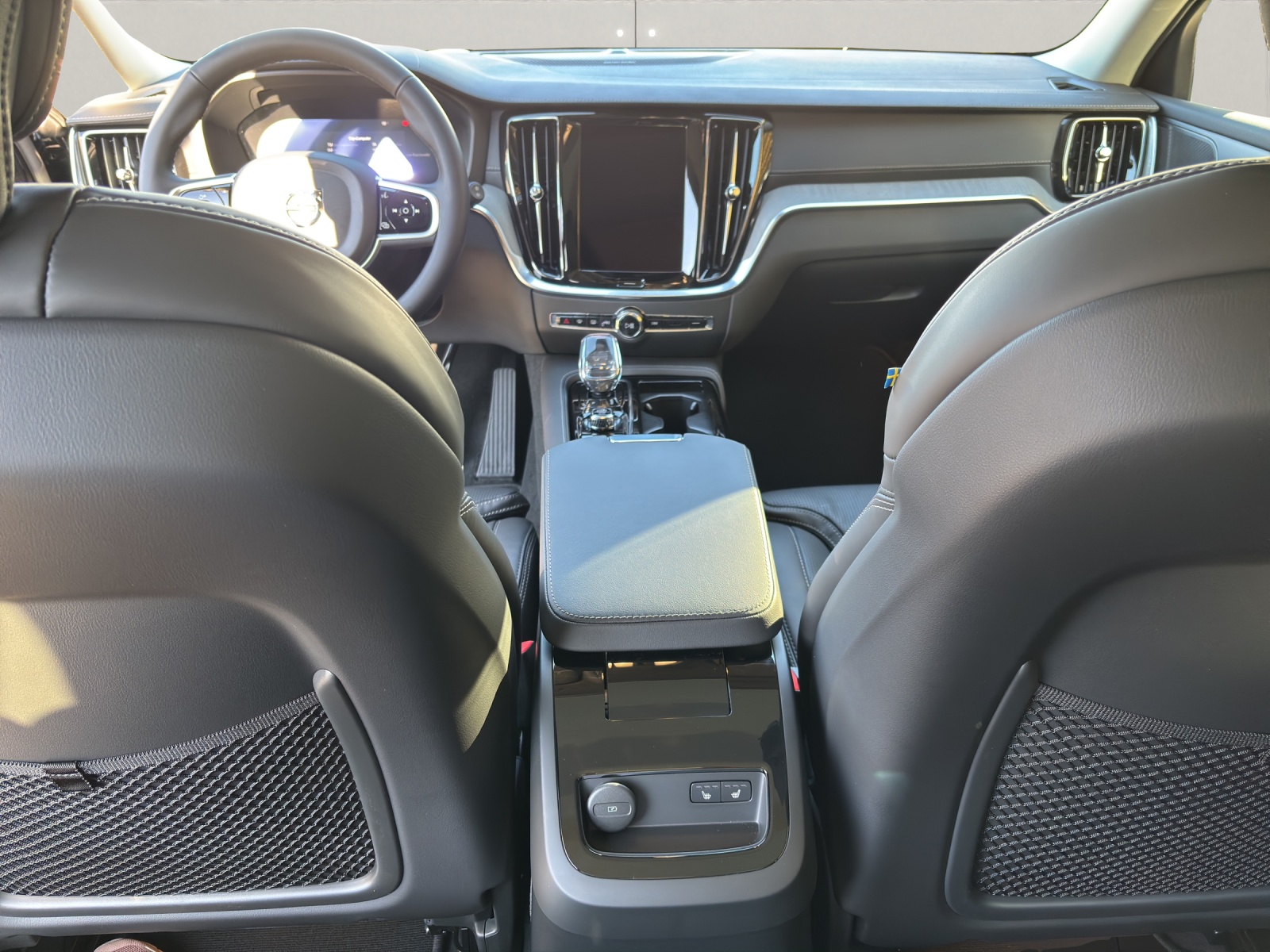 VOLVO V60 2.0 T8 TE Ultra Bright eAWD-image-4