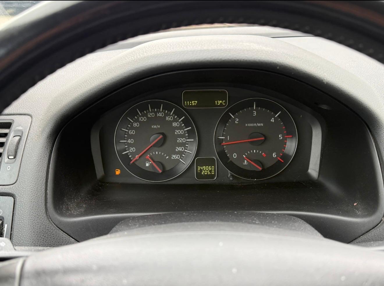 VOLVO V50 D5-image-3