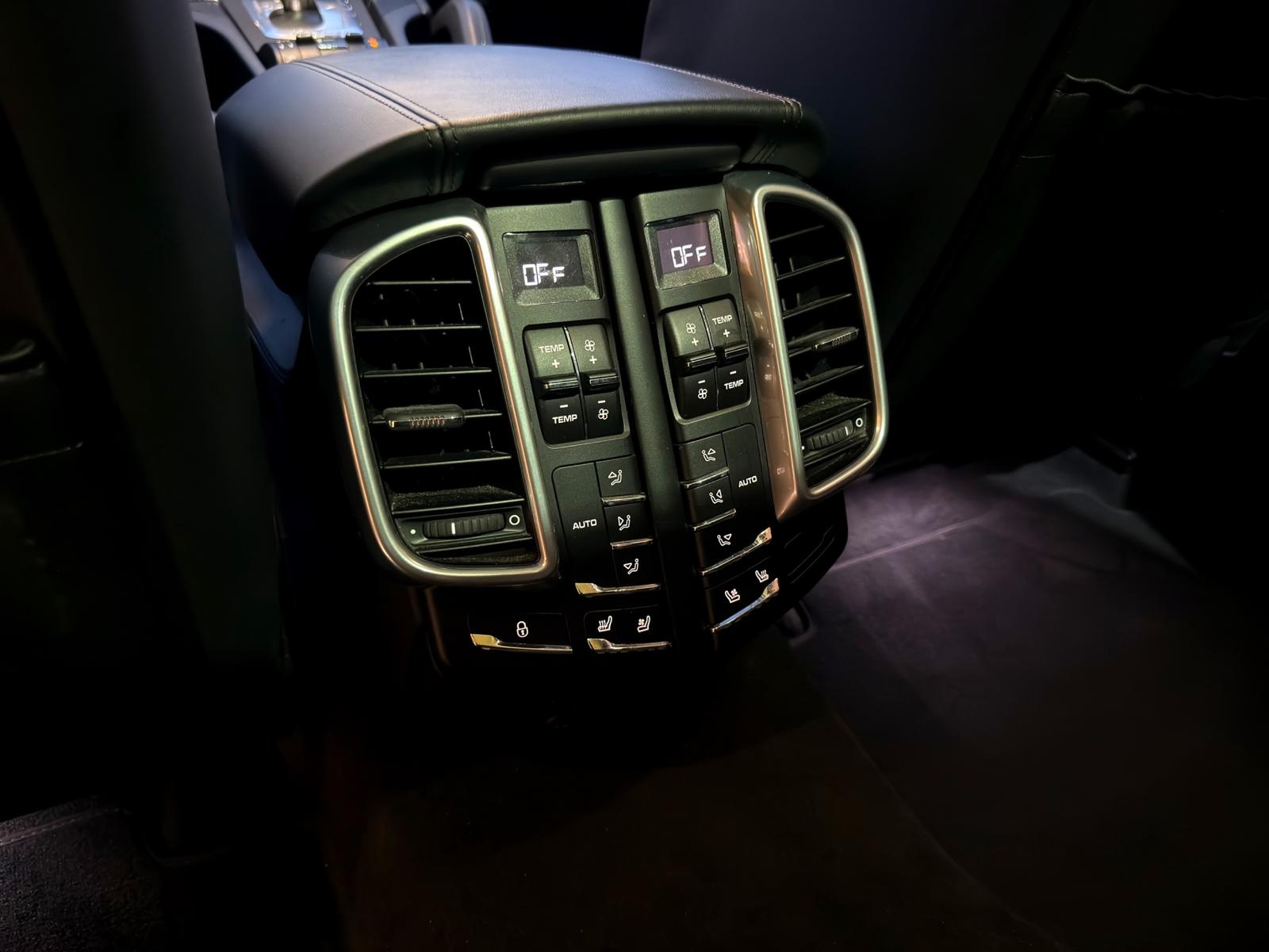 PORSCHE Cayenne Turbo-image-19
