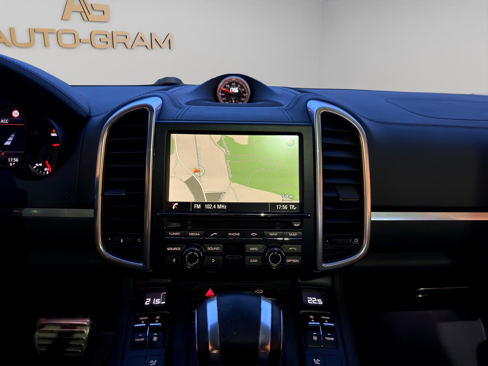 PORSCHE Cayenne Turbo-image-16
