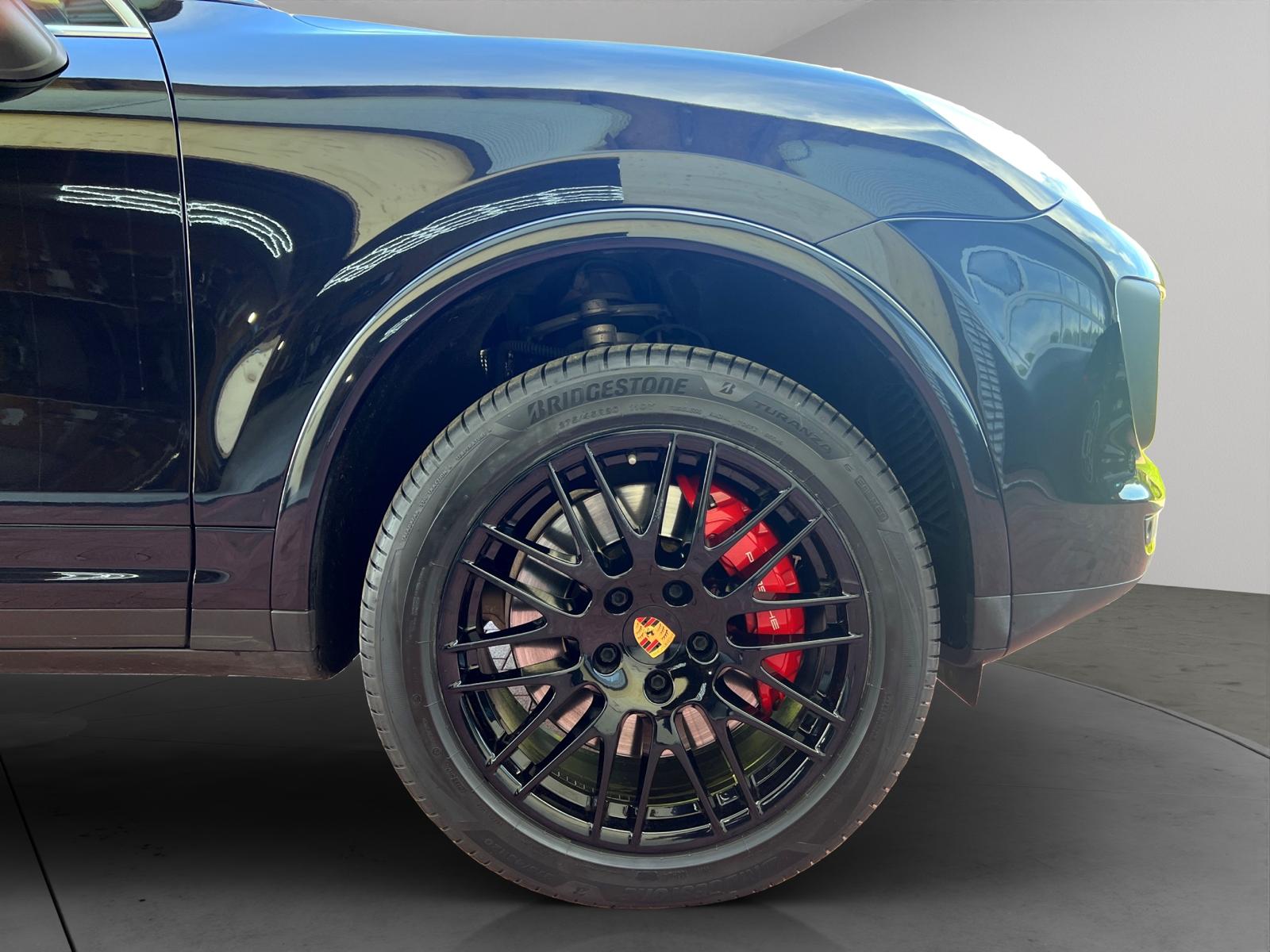 PORSCHE Cayenne Turbo-image-8