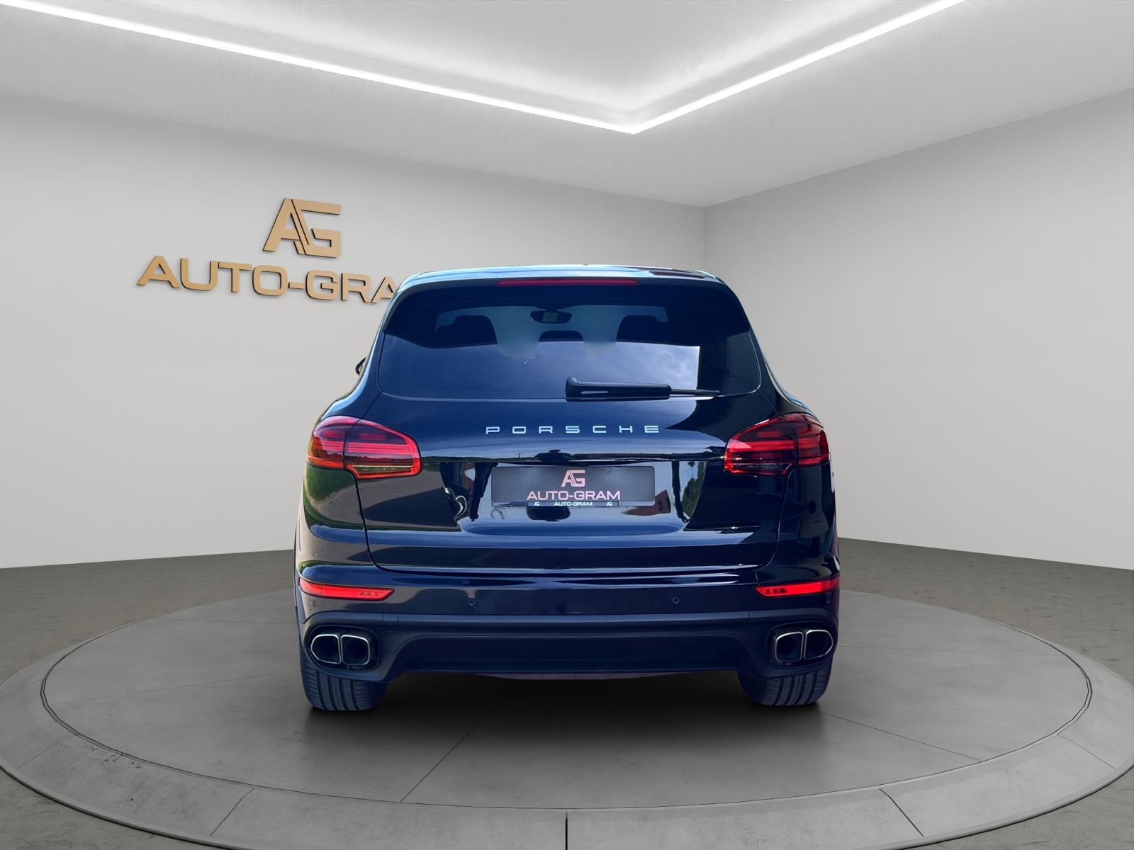 PORSCHE Cayenne Turbo-showroom-element-3