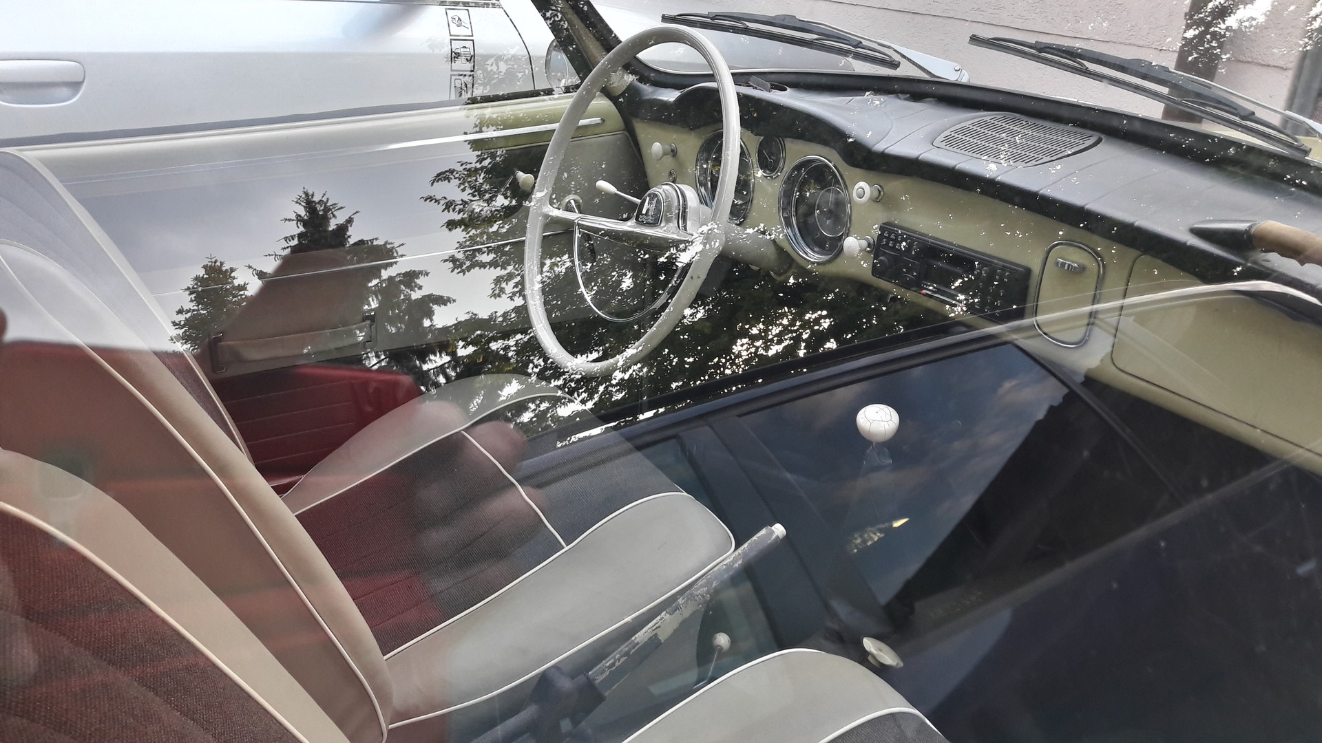 VW KARMANN-GHIA-image-2