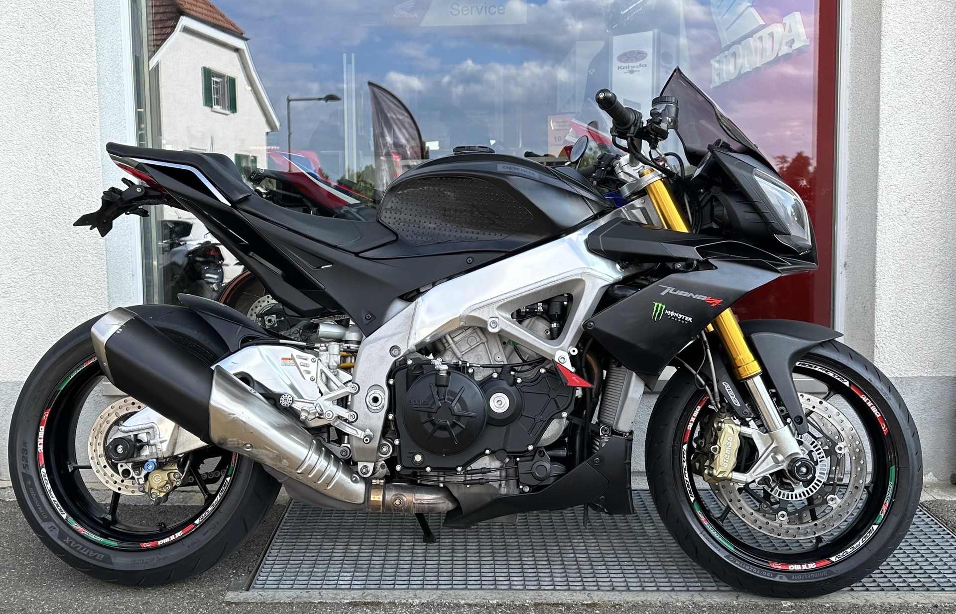 APRILIA Tuono V4 R APRC ABS-image-0
