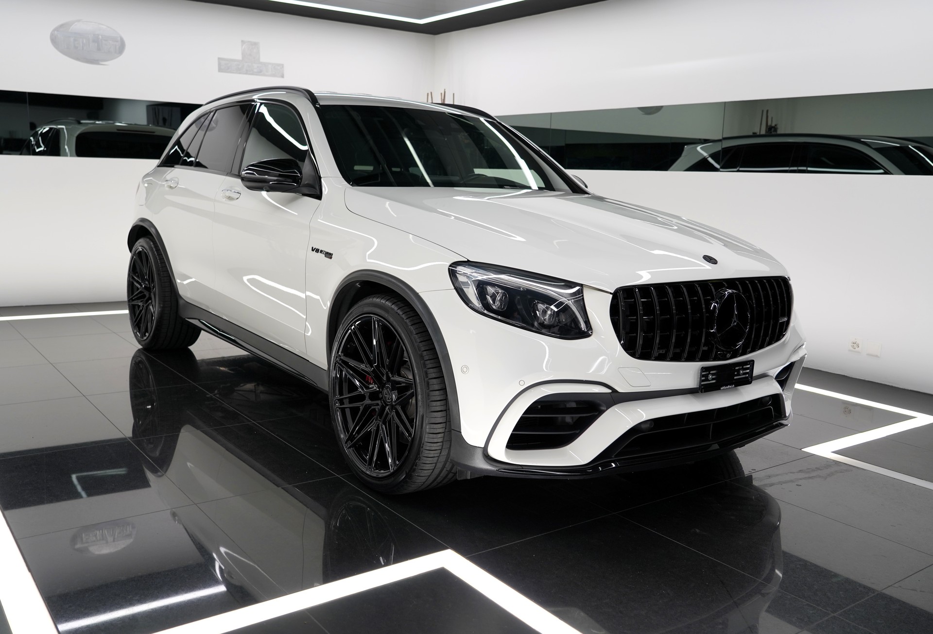 MERCEDES-BENZ GLC 63 S AMG 4Matic+-showroom-element-1