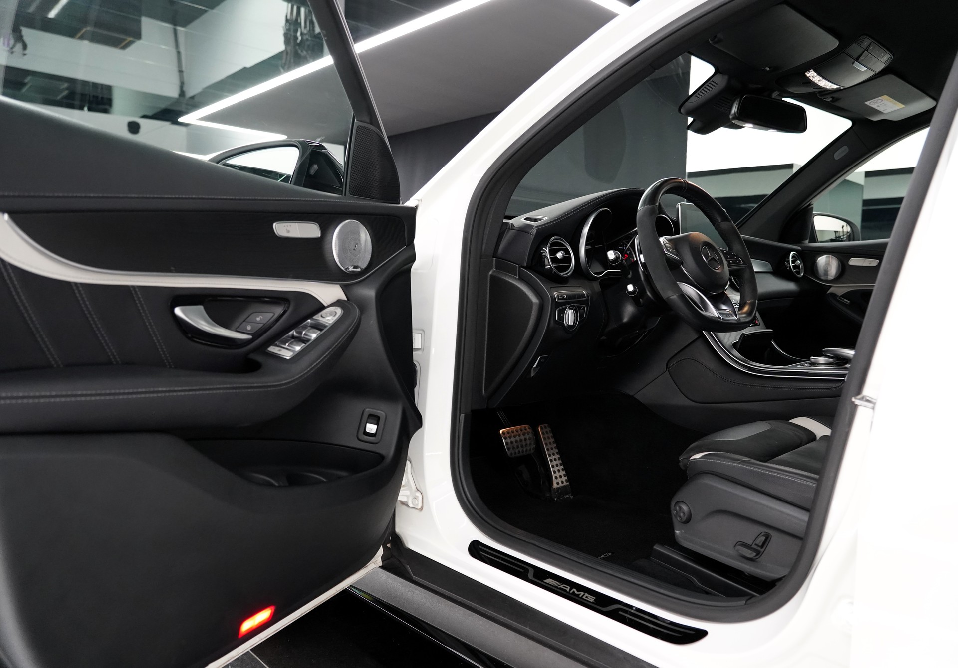 MERCEDES-BENZ GLC 63 S AMG 4Matic+-image-6
