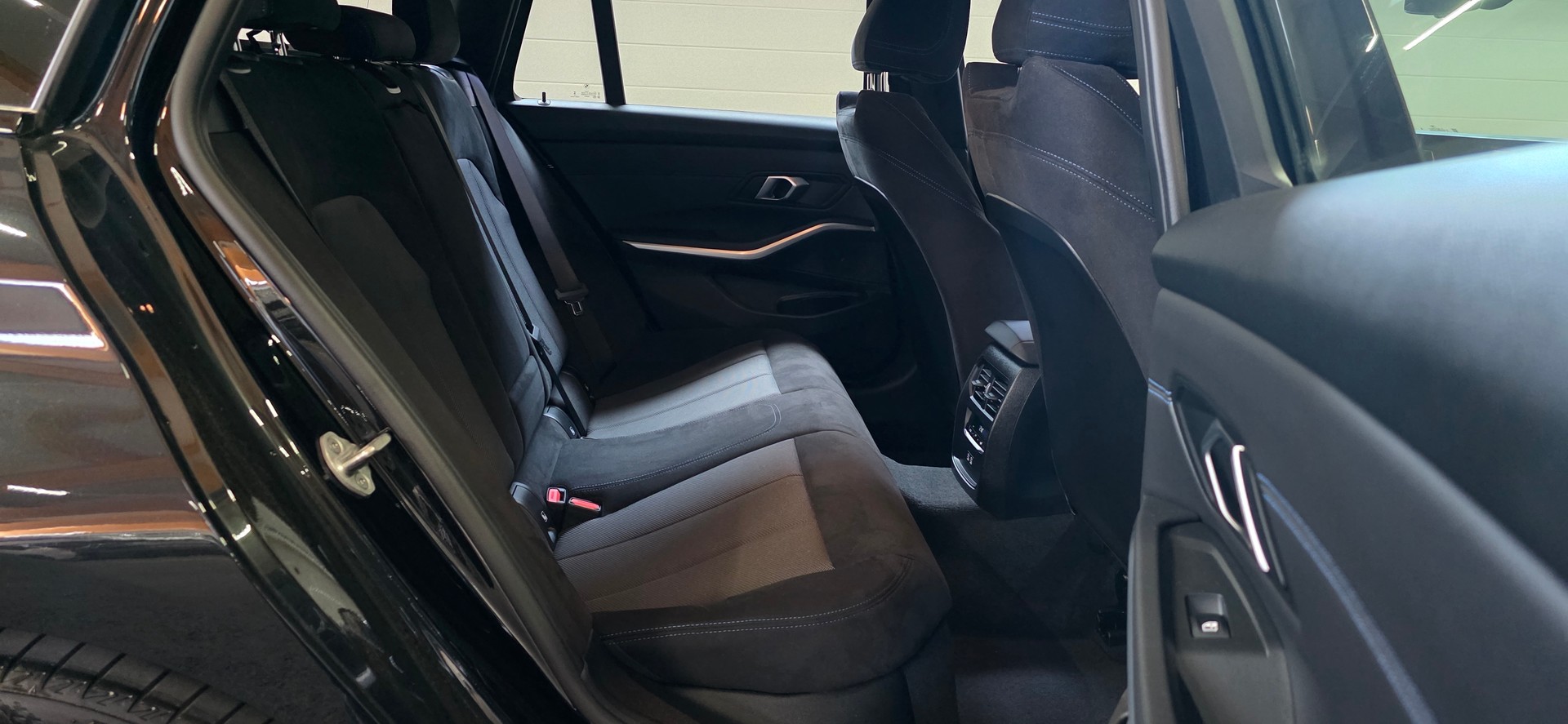 BMW 330i Touring xDrive Steptronic M Sport *SpeedControl*Sitzheizung*Rückfahrkamera*Ambiente*CarPlay/AndroidAuto*-image-28