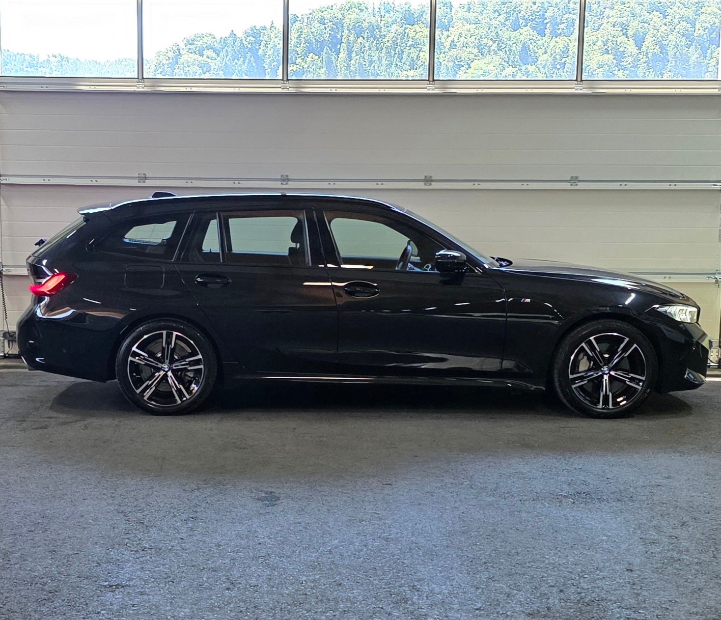BMW 330i Touring xDrive Steptronic M Sport *SpeedControl*Sitzheizung*Rückfahrkamera*Ambiente*CarPlay/AndroidAuto*-image-5