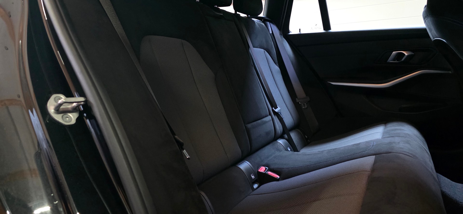 BMW 330i Touring xDrive Steptronic M Sport *SpeedControl*Sitzheizung*Rückfahrkamera*Ambiente*CarPlay/AndroidAuto*-image-29