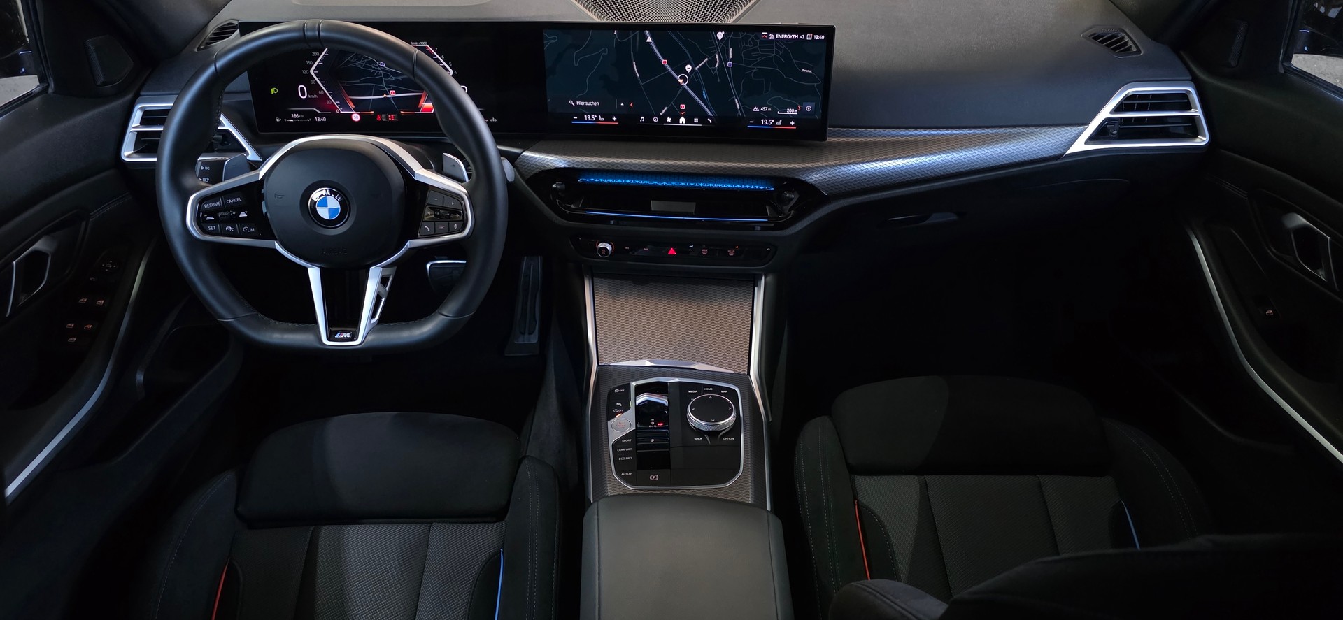 BMW 330i Touring xDrive Steptronic M Sport *SpeedControl*Sitzheizung*Rückfahrkamera*Ambiente*CarPlay/AndroidAuto*-image-10