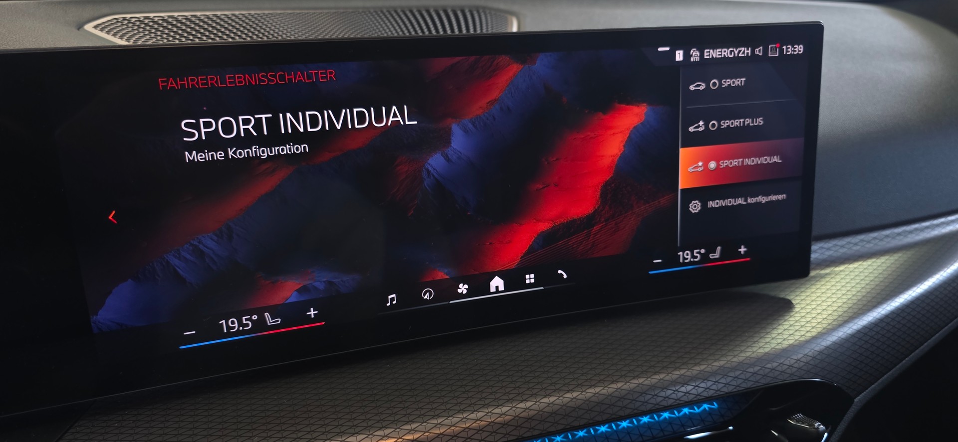 BMW 330i Touring xDrive Steptronic M Sport *SpeedControl*Sitzheizung*Rückfahrkamera*Ambiente*CarPlay/AndroidAuto*-image-18