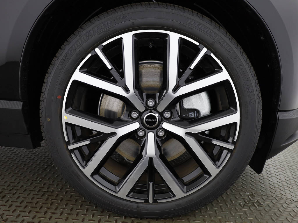 VOLVO EX 30 P8 Plus AWD-image-24