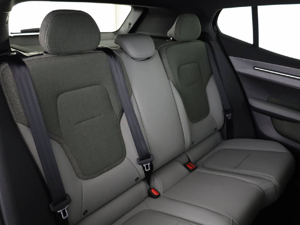 VOLVO EX 30 P8 Plus AWD-image-18