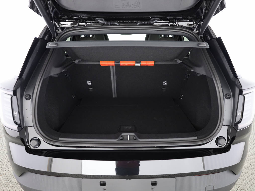 VOLVO EX 30 P8 Plus AWD-image-16
