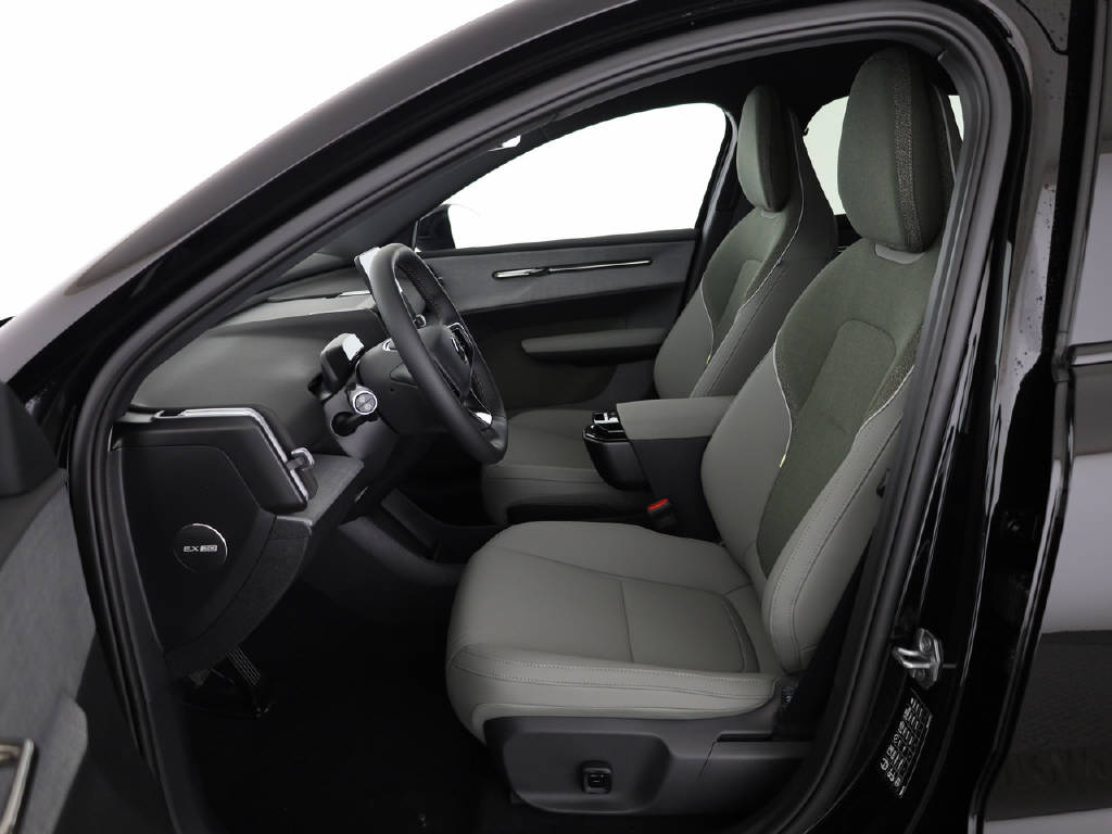 VOLVO EX 30 P8 Plus AWD-image-19