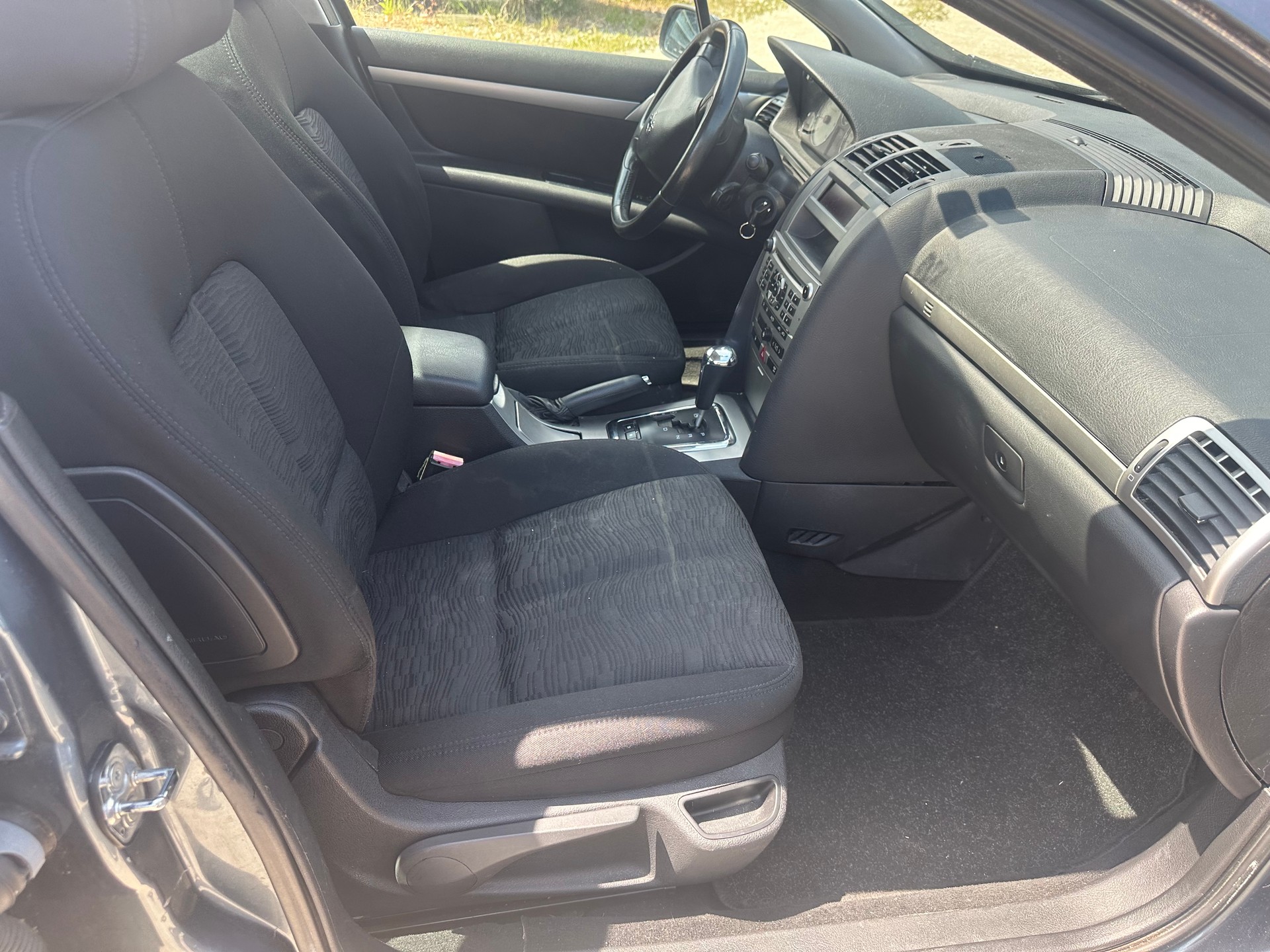 PEUGEOT 407 SW 2.0 HDI Confort Automatic-image-9