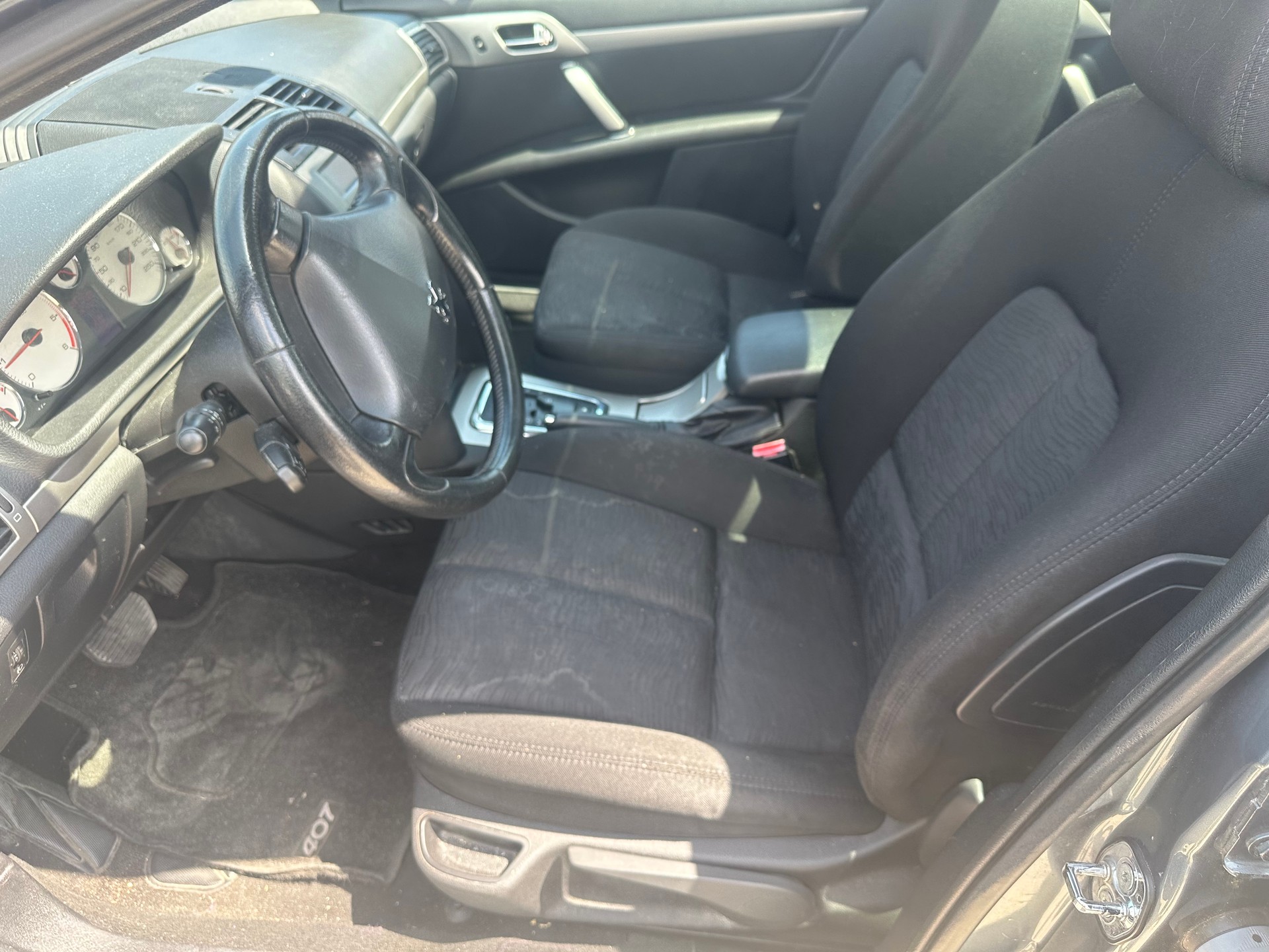 PEUGEOT 407 SW 2.0 HDI Confort Automatic-image-10