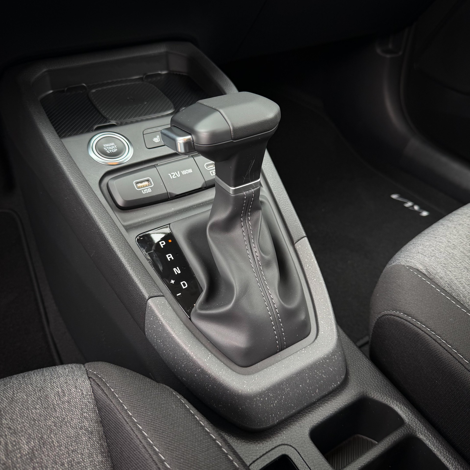 KIA Stonic 1.0 T-GDi MHEV Power-image-11