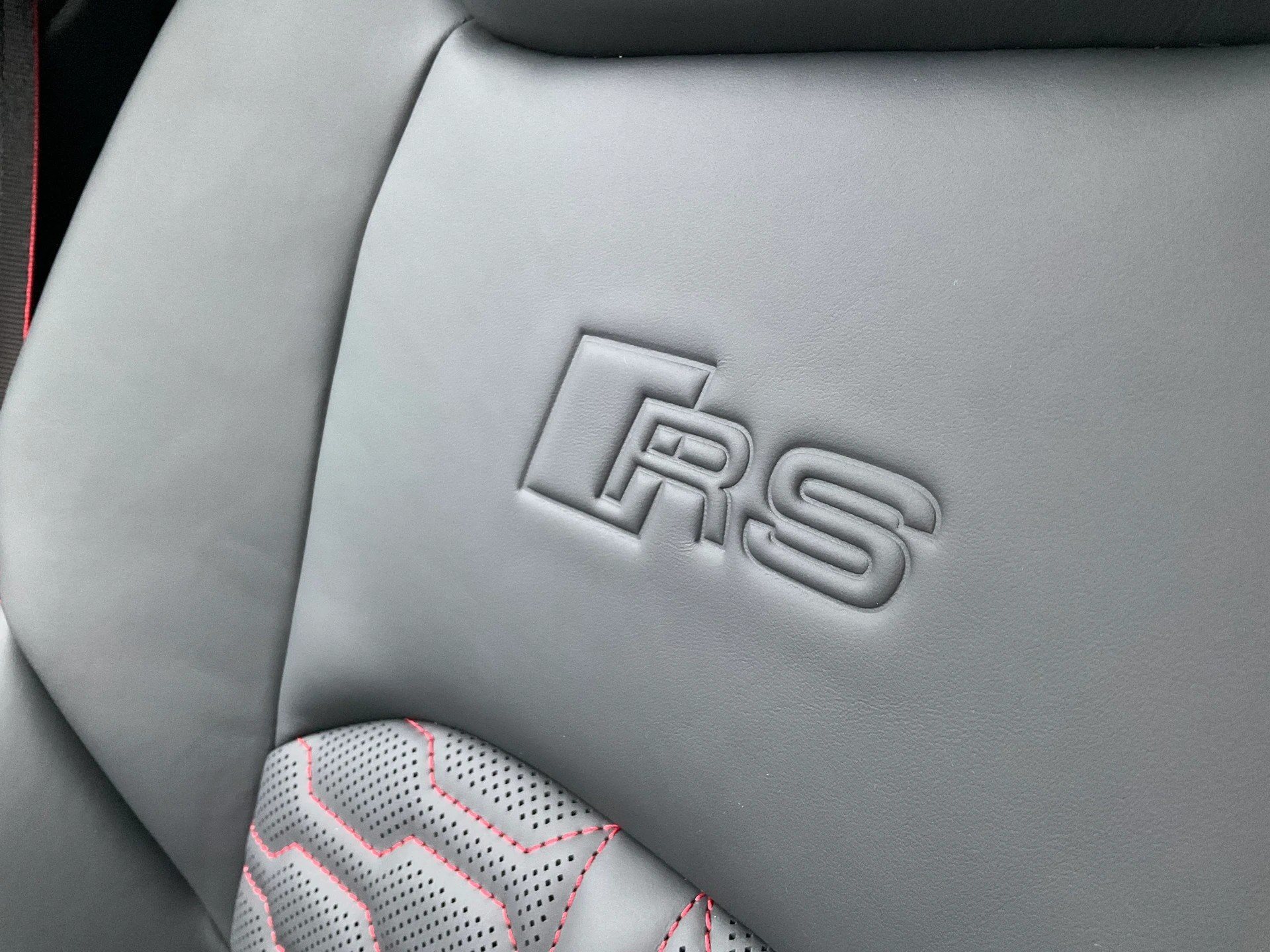 AUDI RS6 Avant 4.0 TFSI V8 quattro ***NEUPREIS 190'900 SFR***-image-25