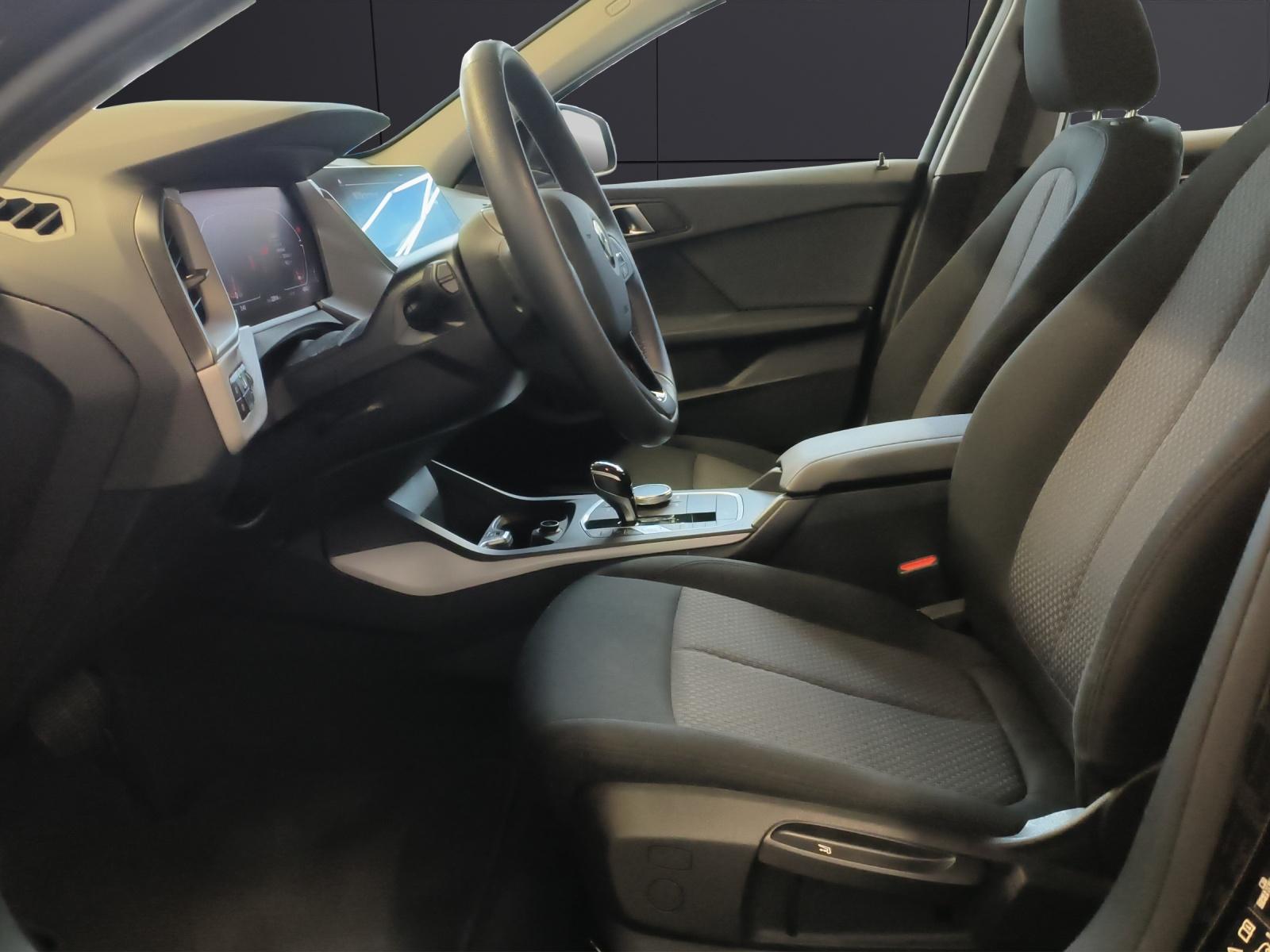 BMW 120d xDrive-image-11