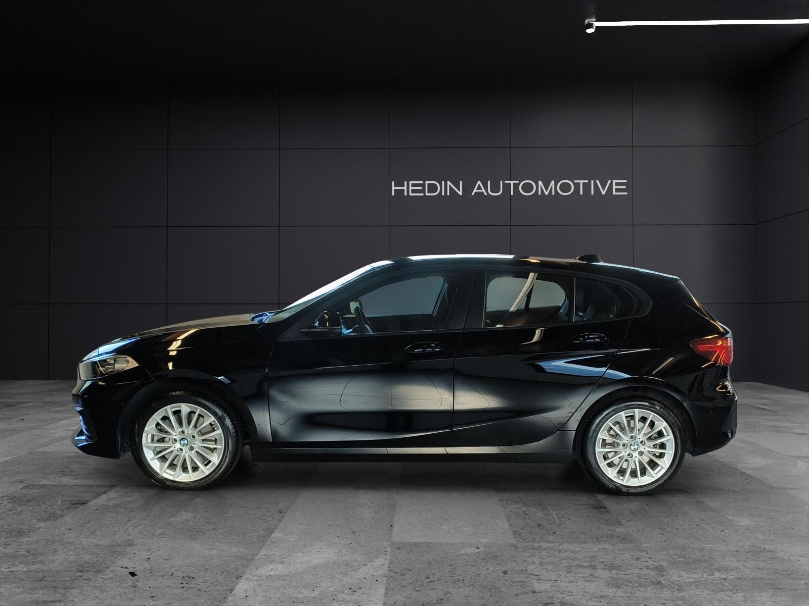 BMW 120d xDrive-showroom-element-1