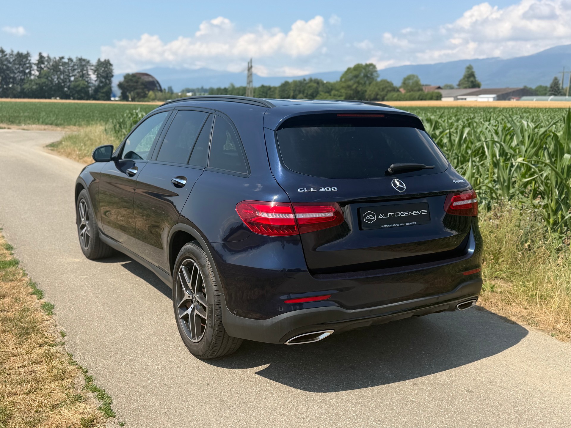 MERCEDES-BENZ GLC 300 4Matic AMG Line 9G-Tronic-image-7