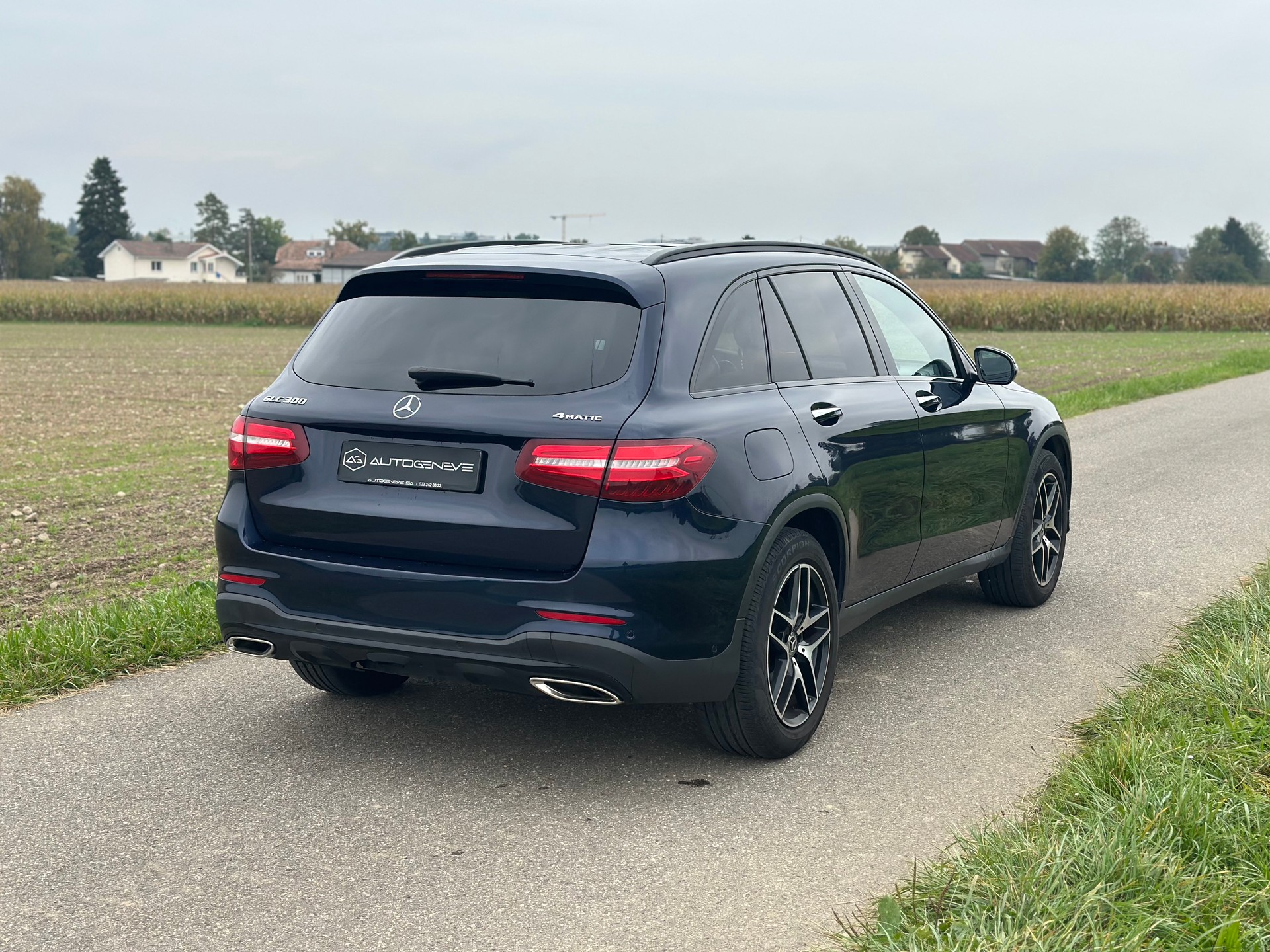 MERCEDES-BENZ GLC 300 4Matic AMG Line 9G-Tronic-image-15