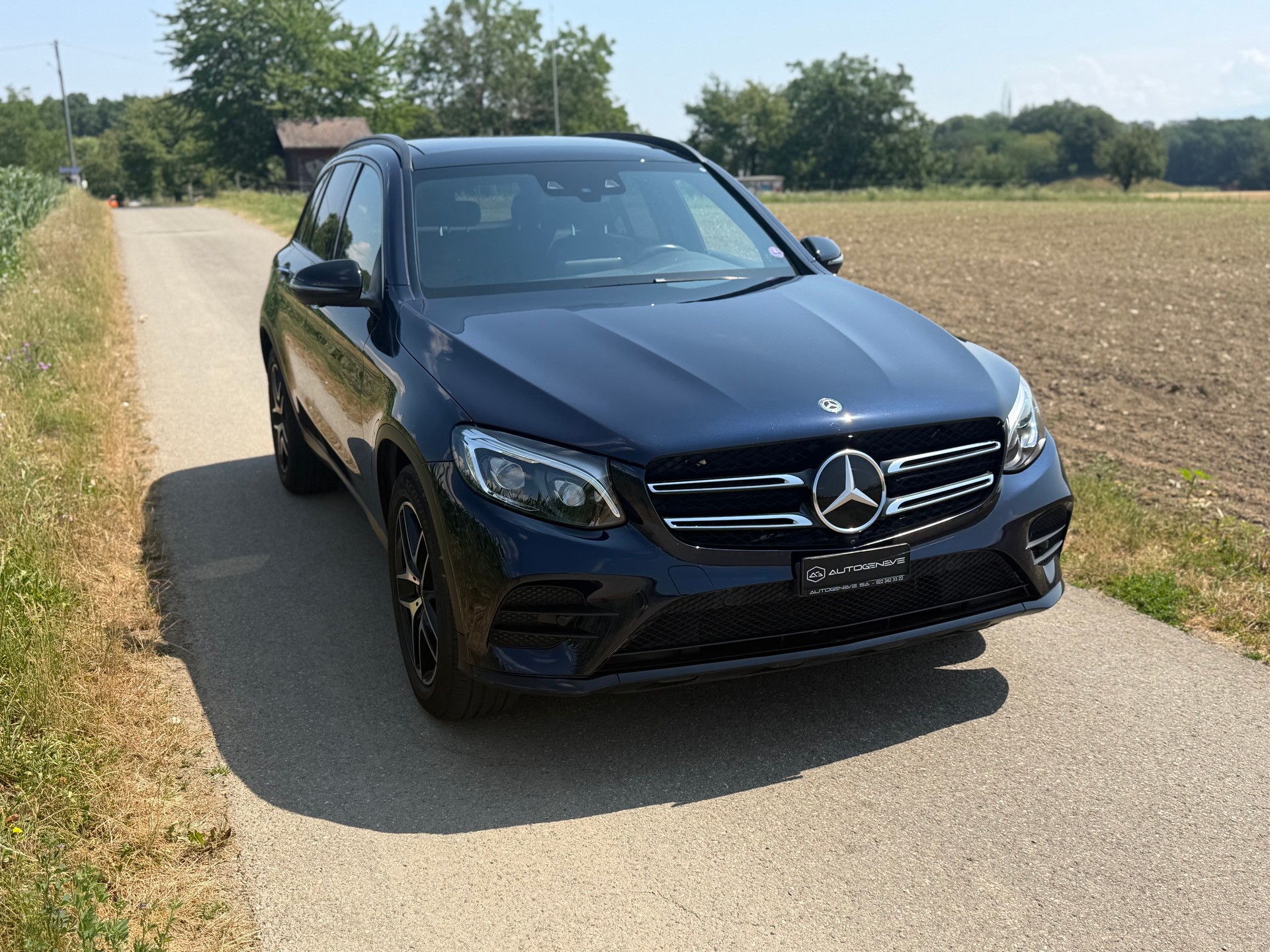 MERCEDES-BENZ GLC 300 4Matic AMG Line 9G-Tronic-image-2