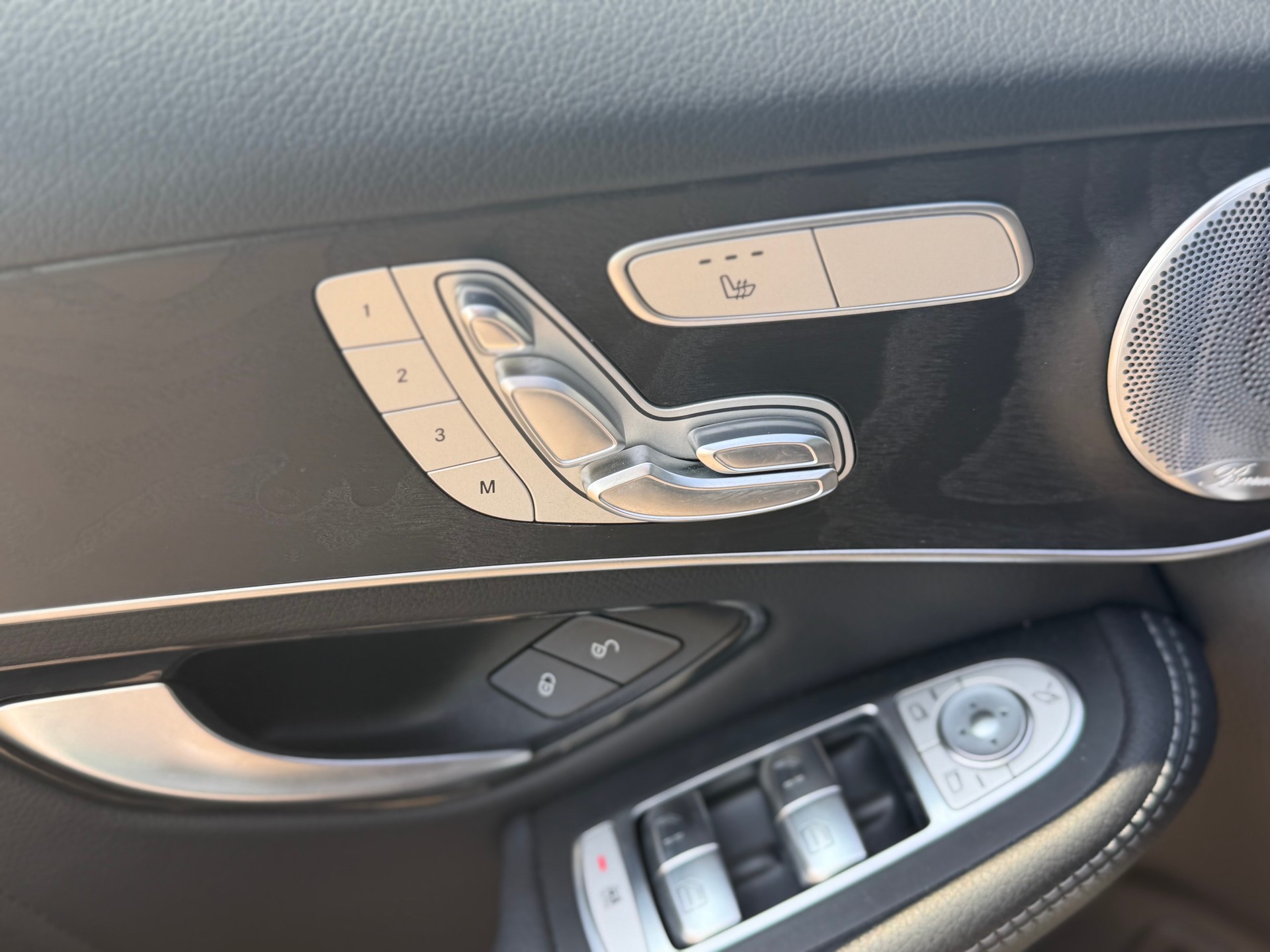 MERCEDES-BENZ GLC 300 4Matic AMG Line 9G-Tronic-image-13