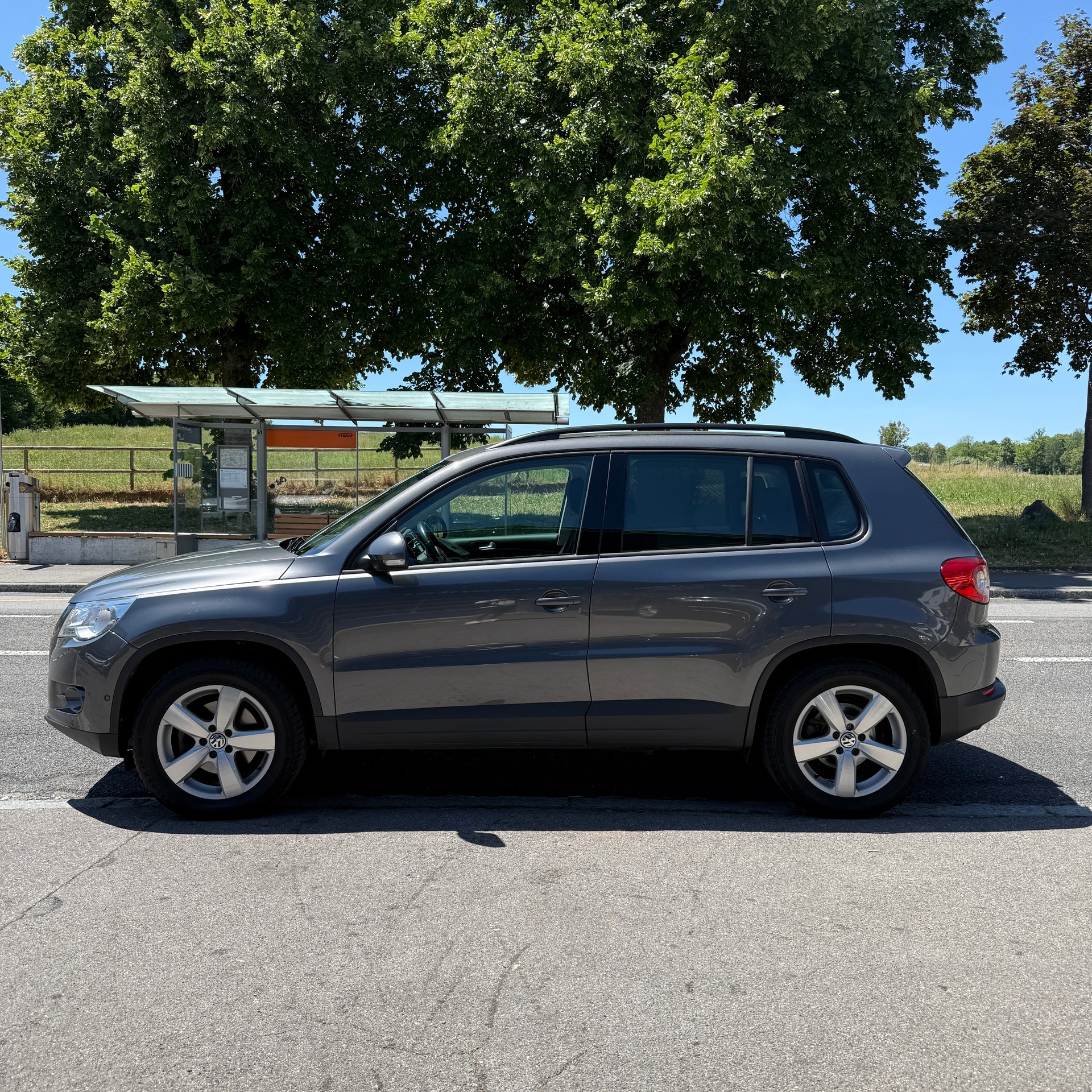 VW Tiguan 1.4 TSI BlueMotion Value 4x2-image-3