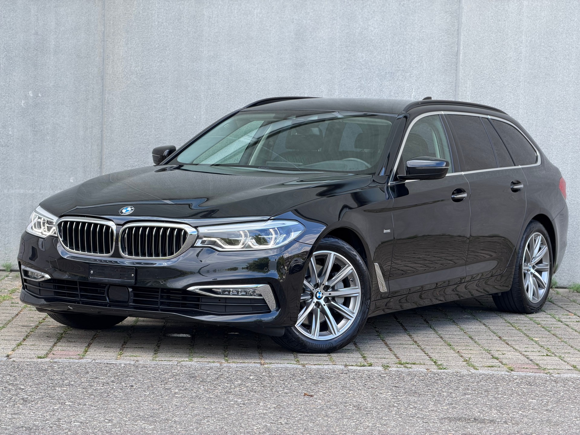 BMW 530d xDrive Touring Luxury Line Steptronic