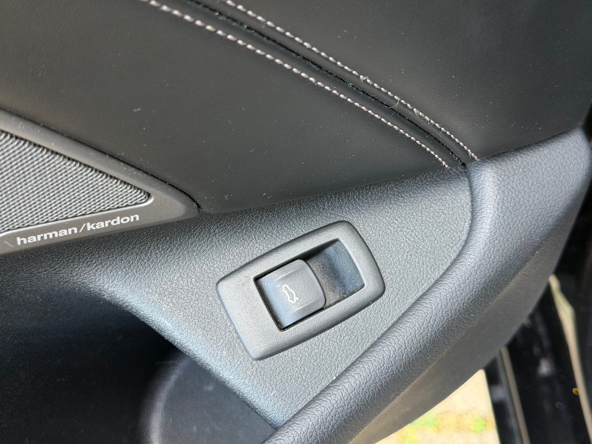 BMW 530d xDrive Touring Luxury Line Steptronic-image-25