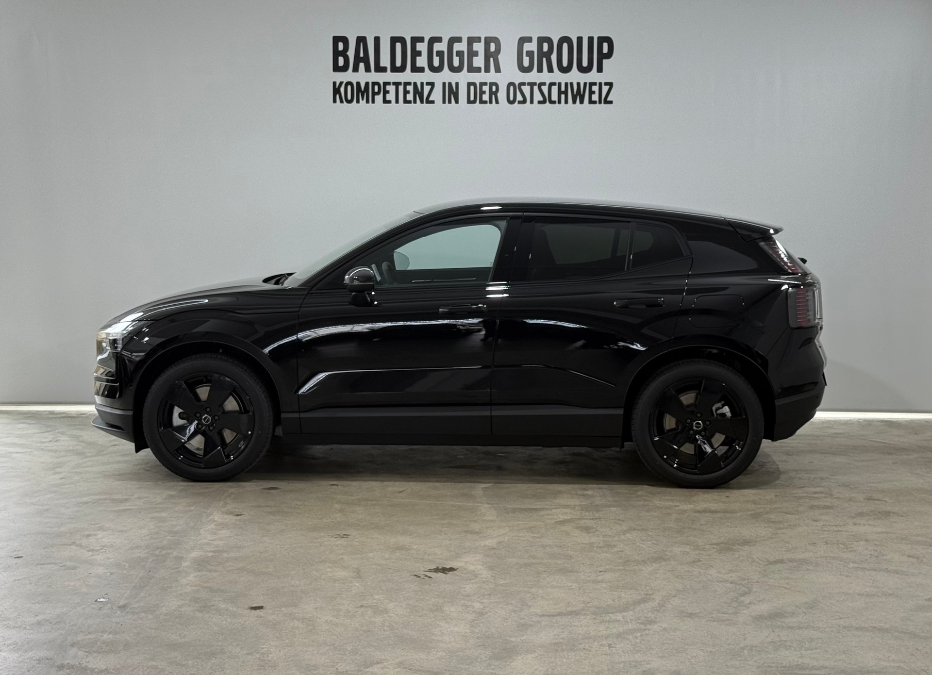 VOLVO EX 30 E60 Twin Ultra Performanc-showroom-element-1