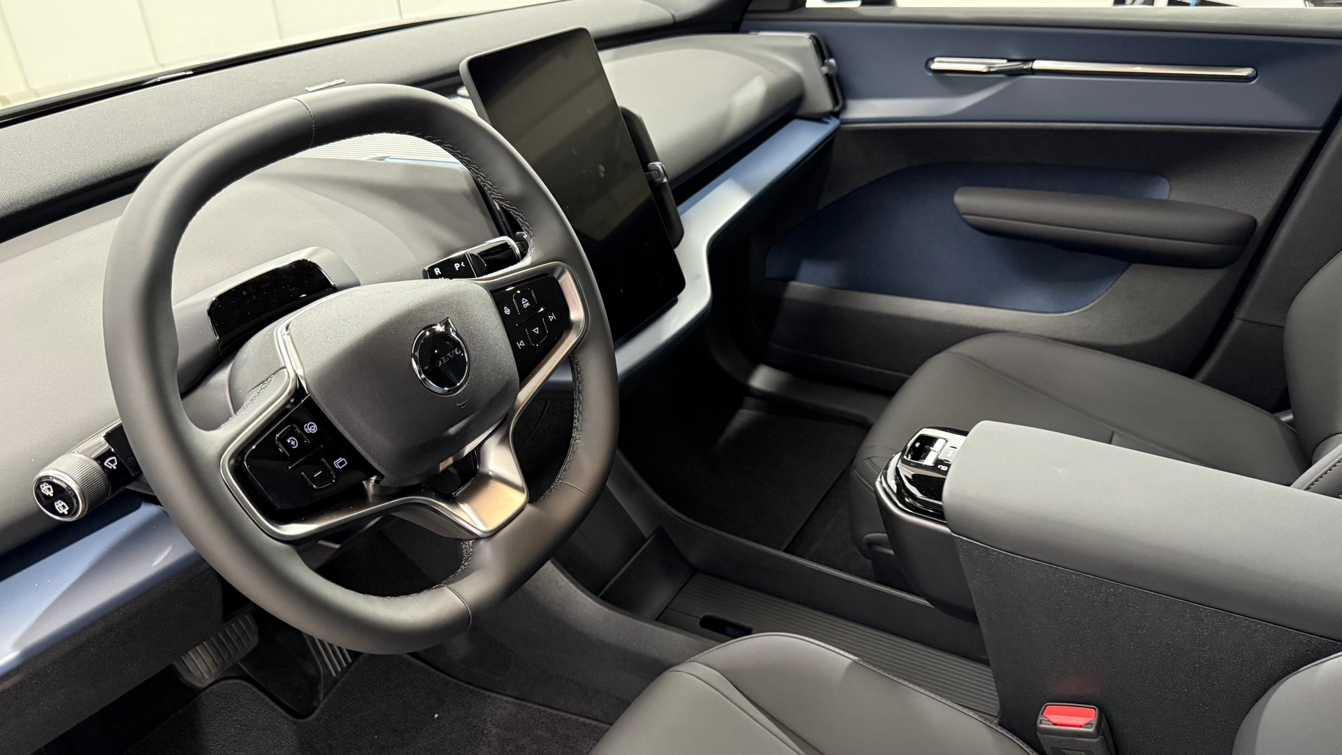 VOLVO EX 30 E60 Twin Ultra Performanc-showroom-element-3