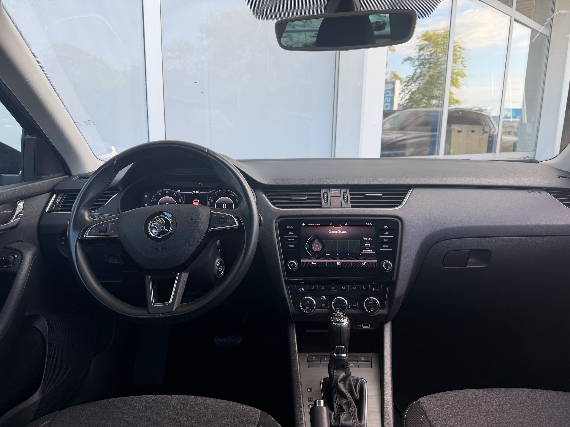 SKODA Octavia Combi 2.0 TSI Soleil 4x4 DSG-image-6
