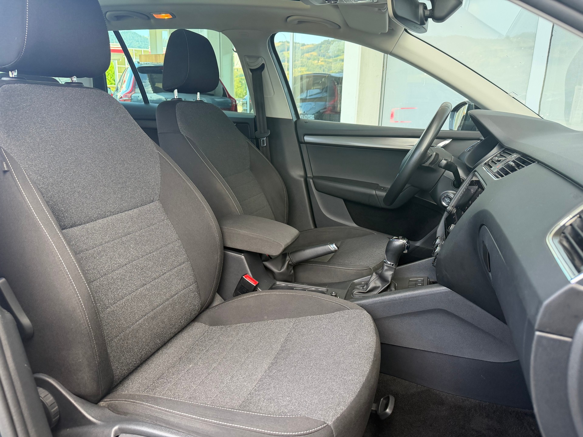 SKODA Octavia Combi 2.0 TSI Soleil 4x4 DSG-showroom-element-3