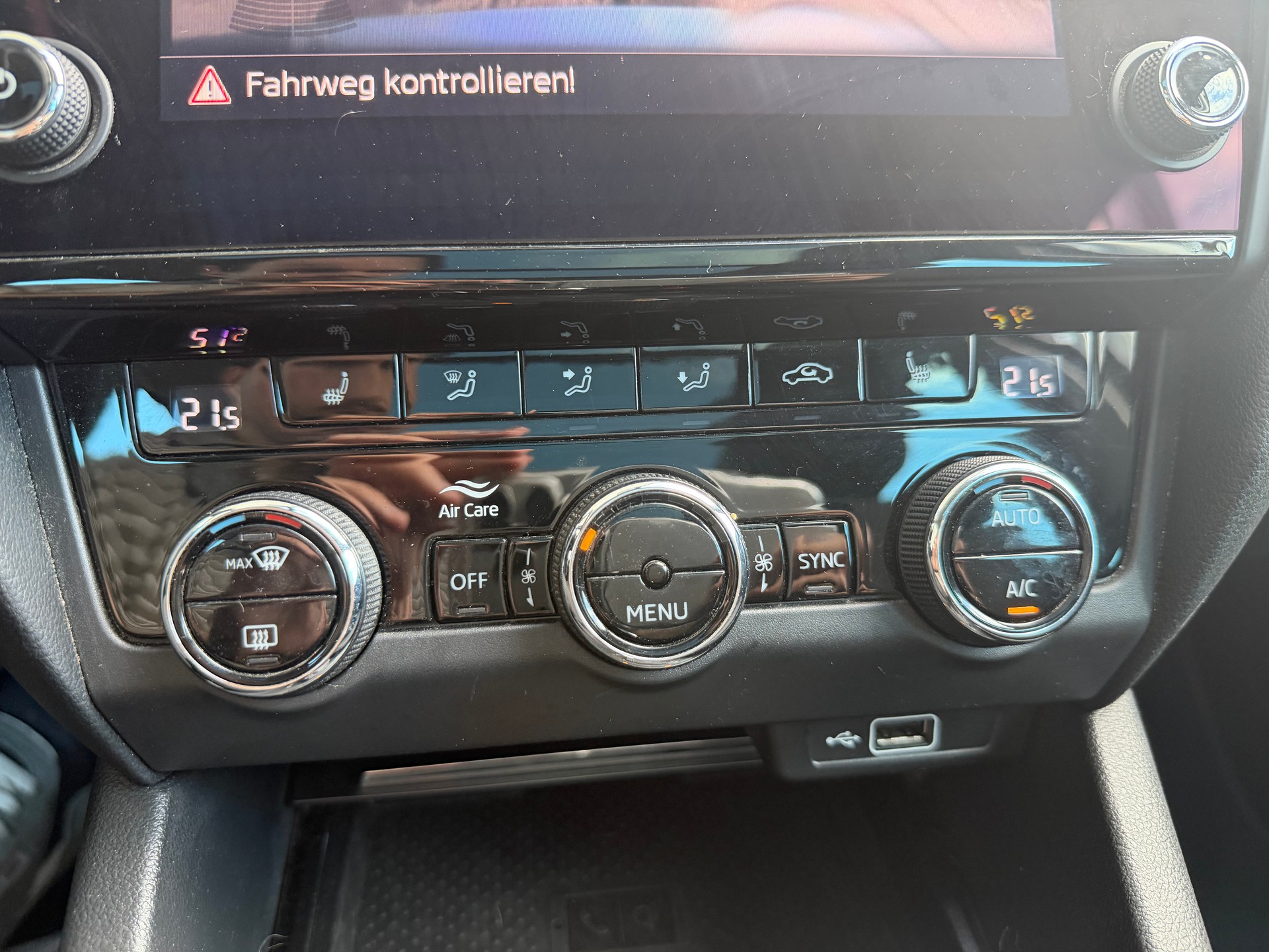 SKODA Octavia Combi 2.0 TSI Soleil 4x4 DSG-image-18