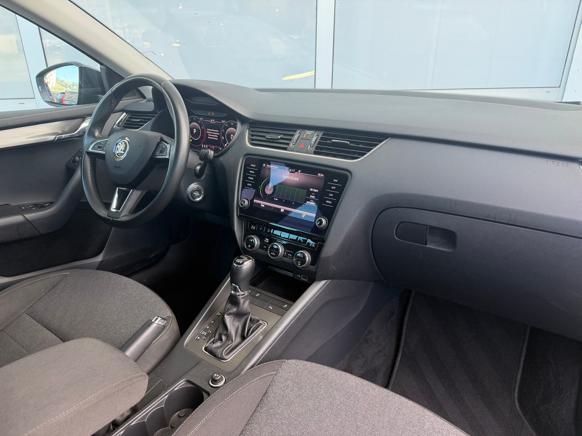 SKODA Octavia Combi 2.0 TSI Soleil 4x4 DSG-showroom-element-2
