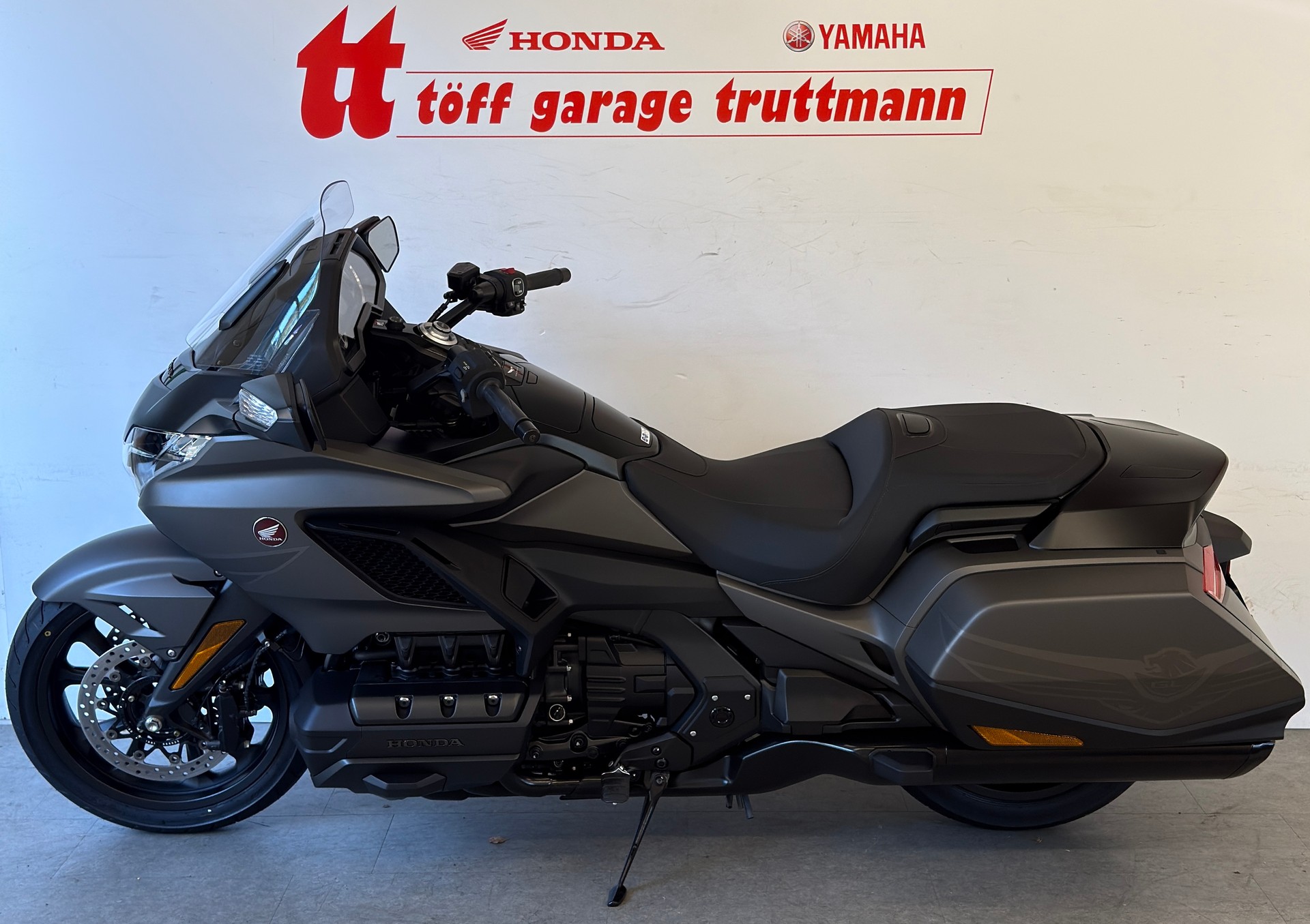 HONDA GL 1800 DCT Goldwing Bagger-image-1