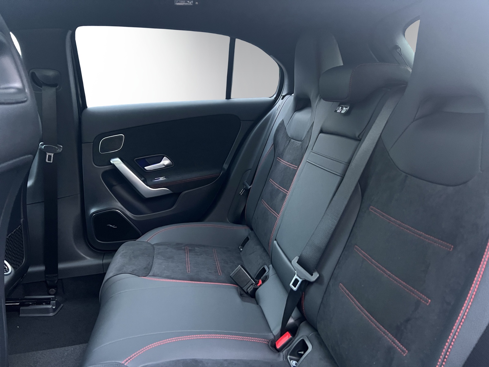 MERCEDES-BENZ A 220 4Matic 8G-DCT-image-8