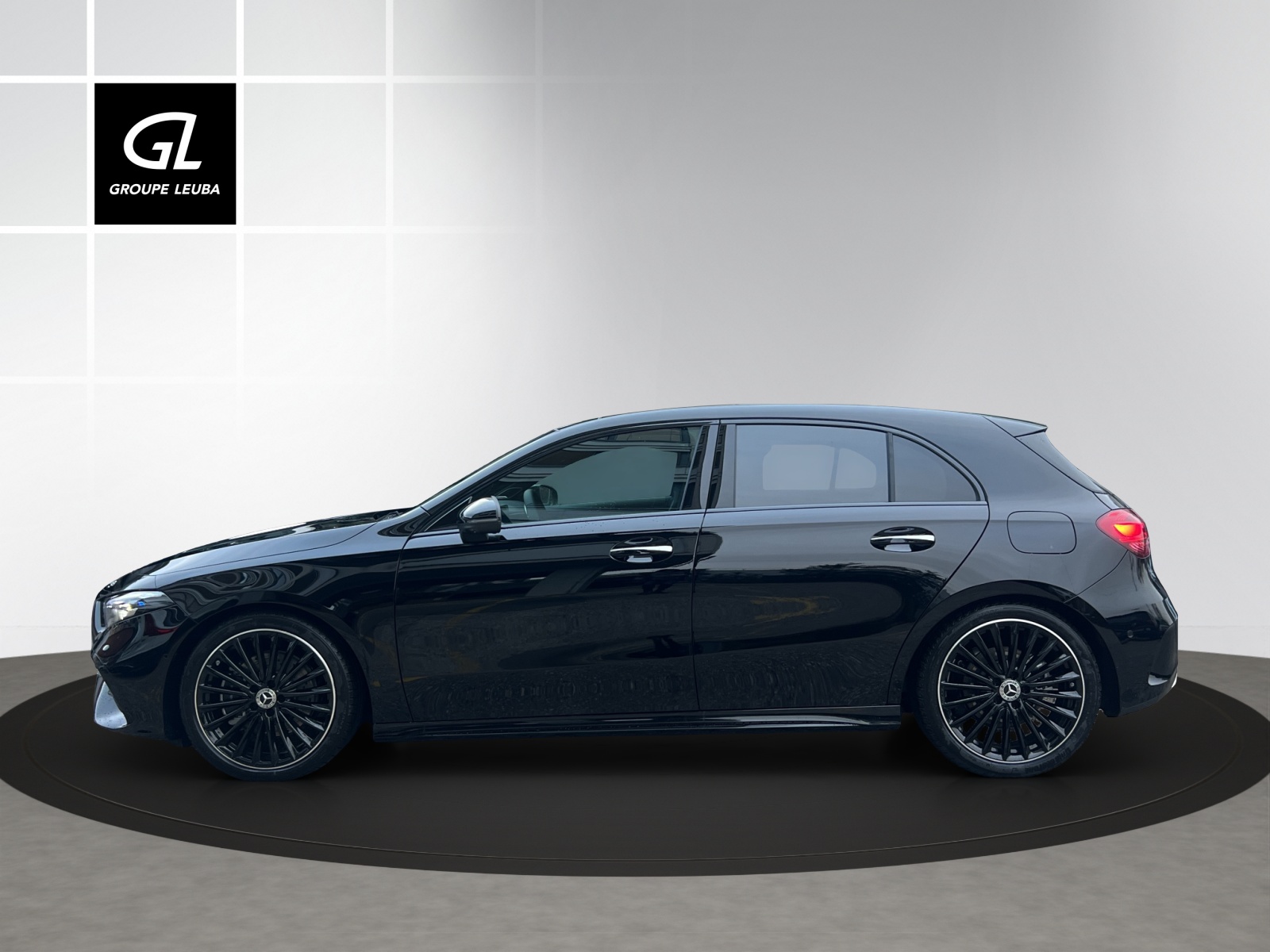 MERCEDES-BENZ A 220 4Matic 8G-DCT-showroom-element-2