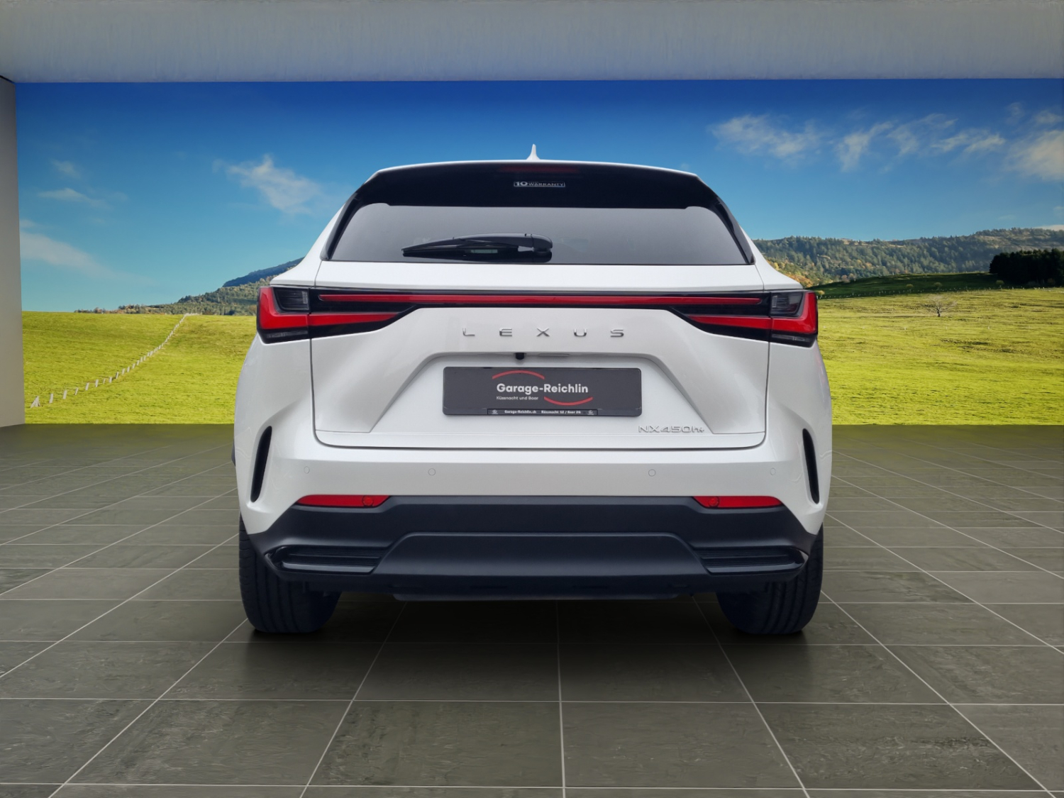 LEXUS NX 450h+ Excellence-showroom-element-3