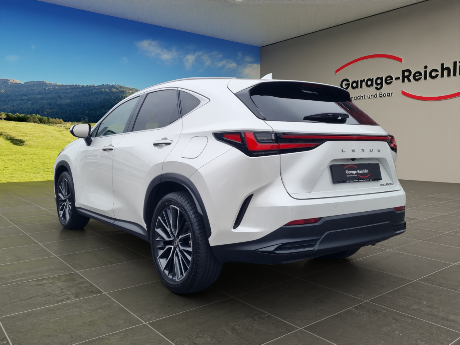 LEXUS NX 450h+ Excellence-showroom-element-2
