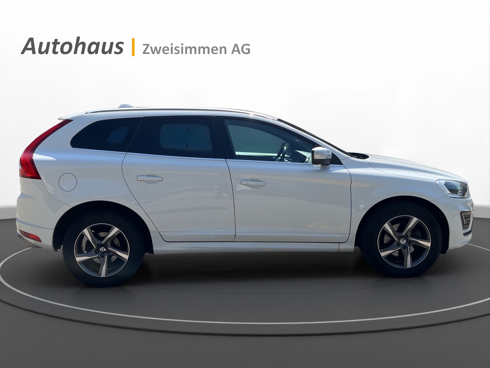 VOLVO XC60 D5 AWD Momentum R-Design Geartronic-image-6