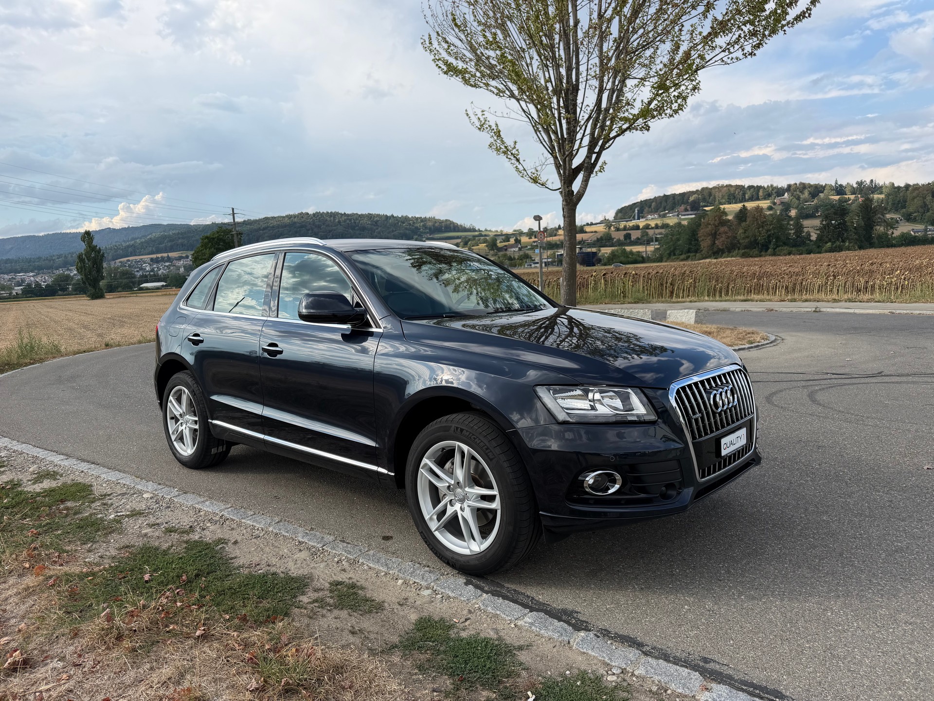 AUDI Q5 2.0 TDI quattro-showroom-element-2
