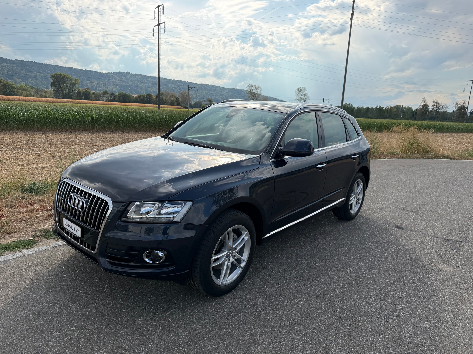 AUDI Q5 2.0 TDI quattro-showroom-element-1