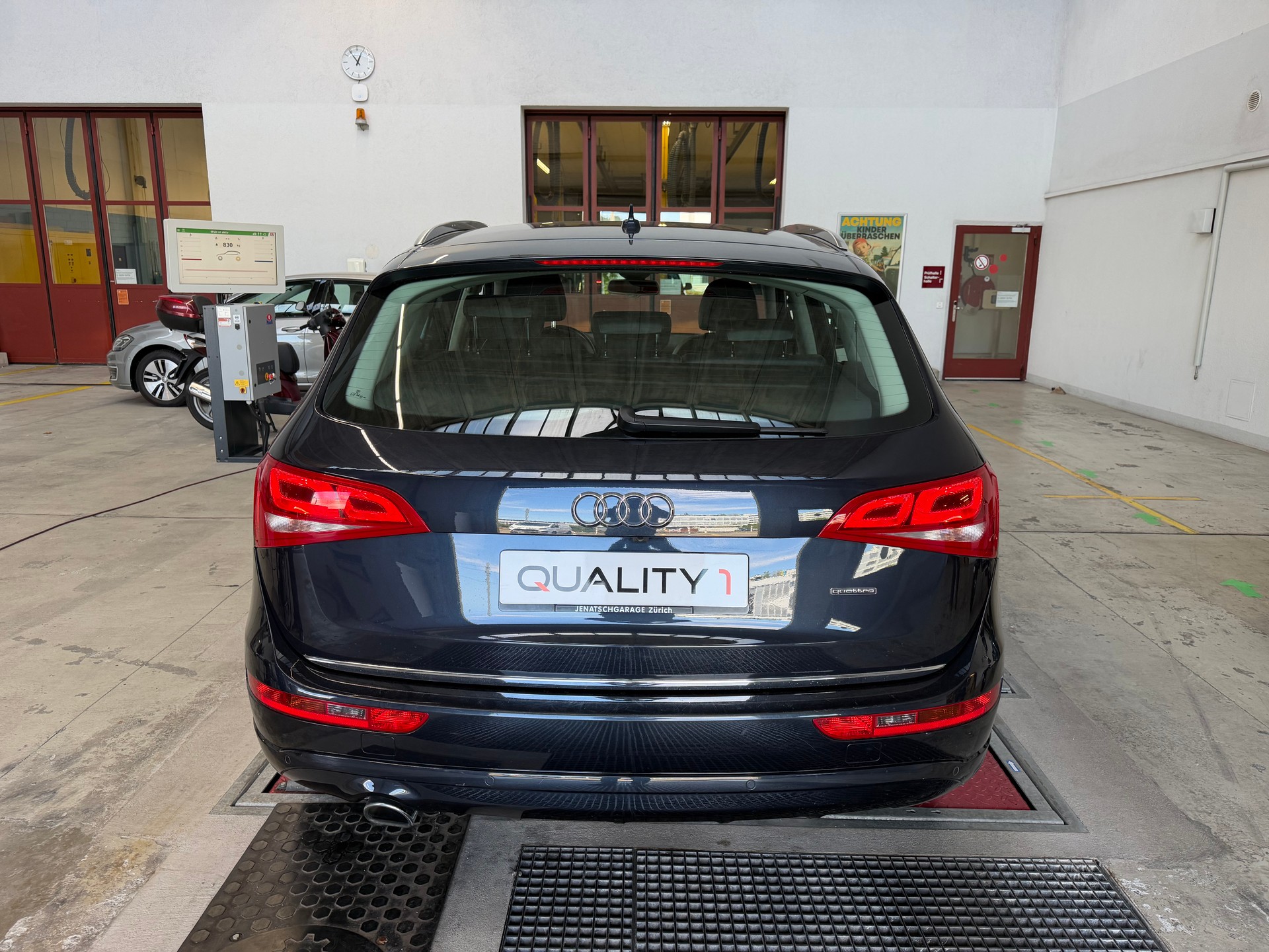 AUDI Q5 2.0 TDI quattro-image-25