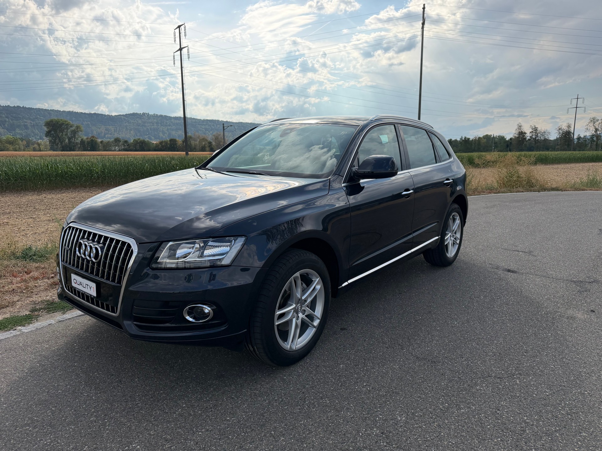 AUDI Q5 2.0 TDI quattro-showroom-element-3
