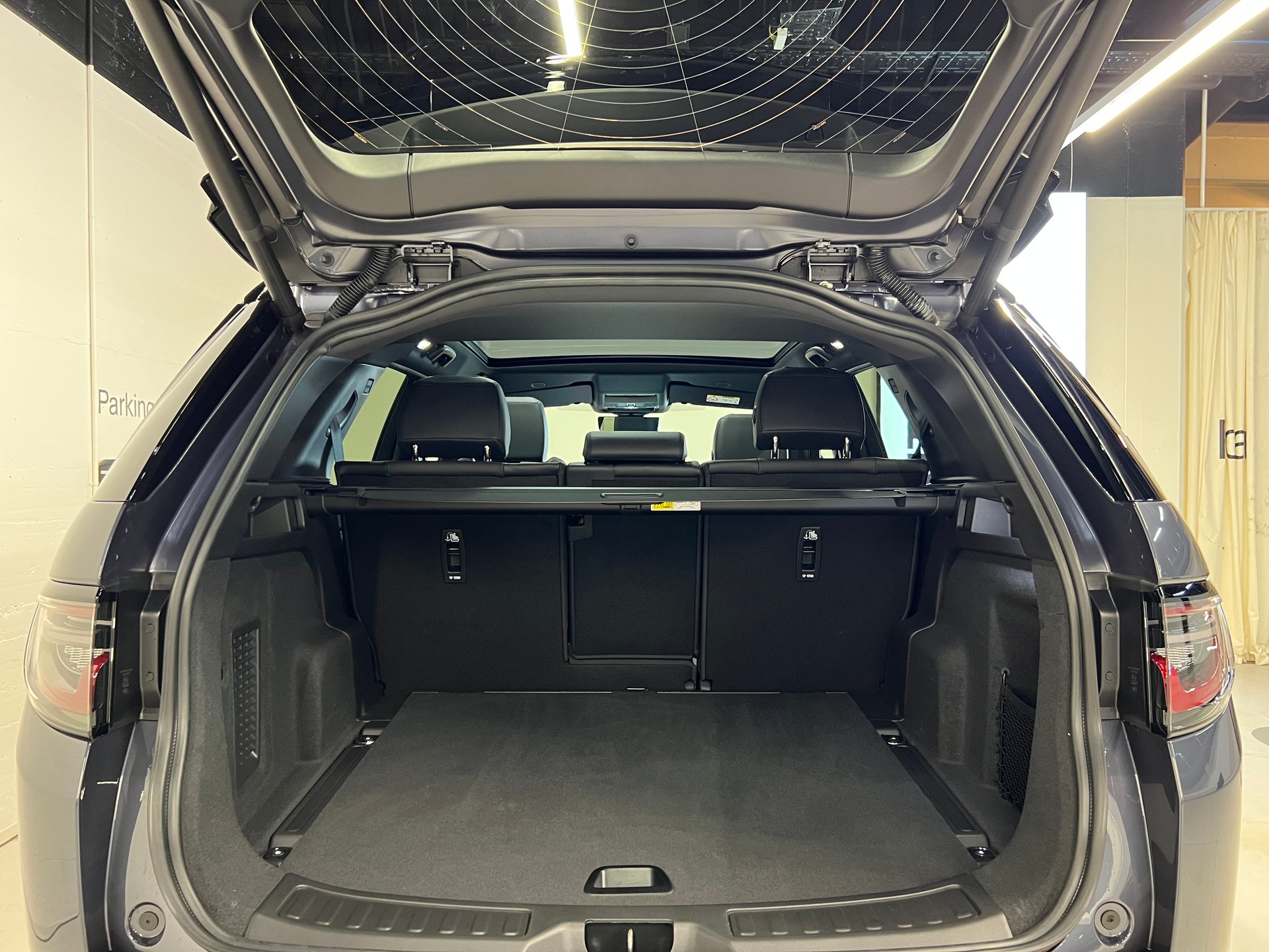 LAND ROVER Discovery Sport 1.5 T 270e Landmark-image-11